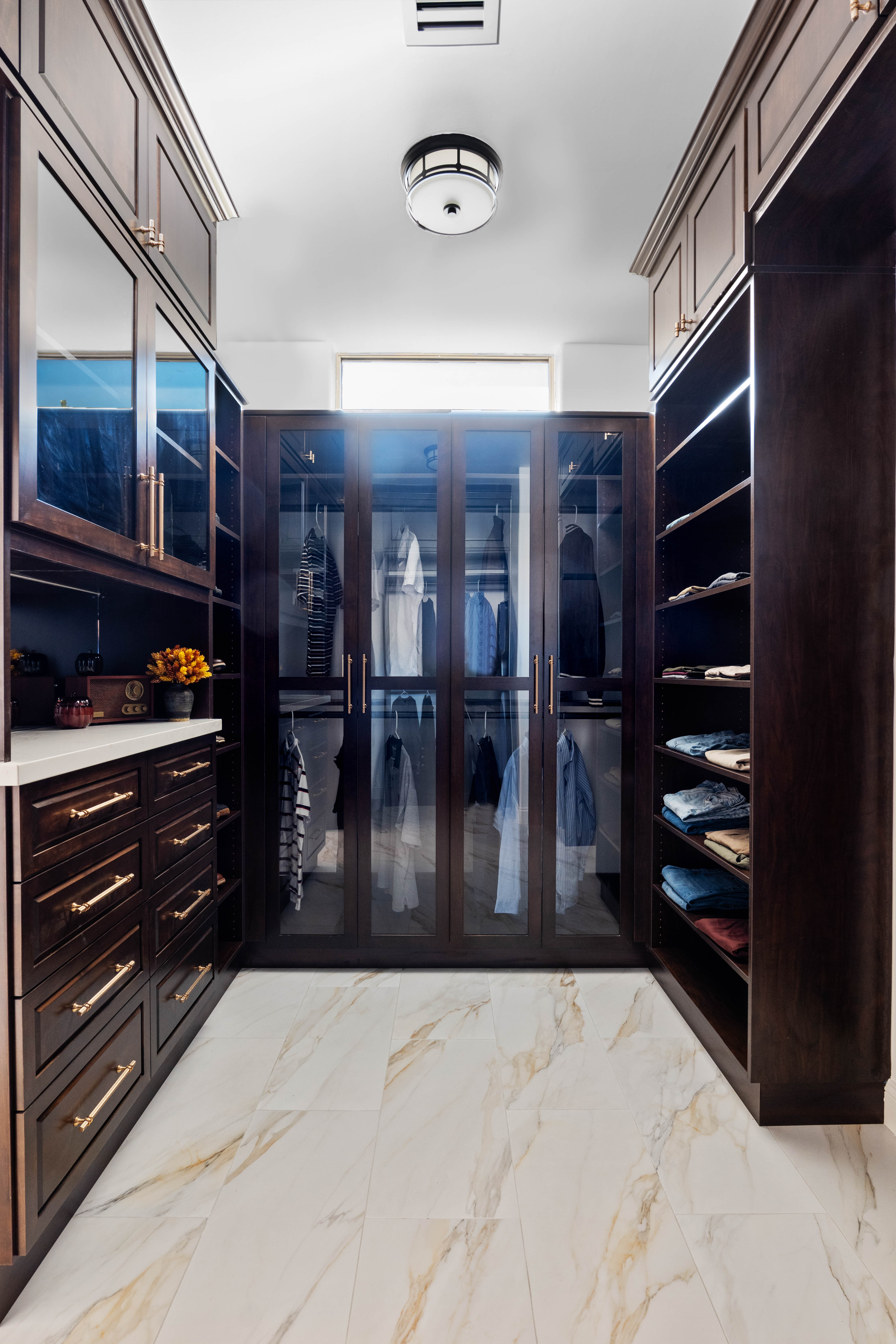 Walk-in Closet (His) thumbnail 3