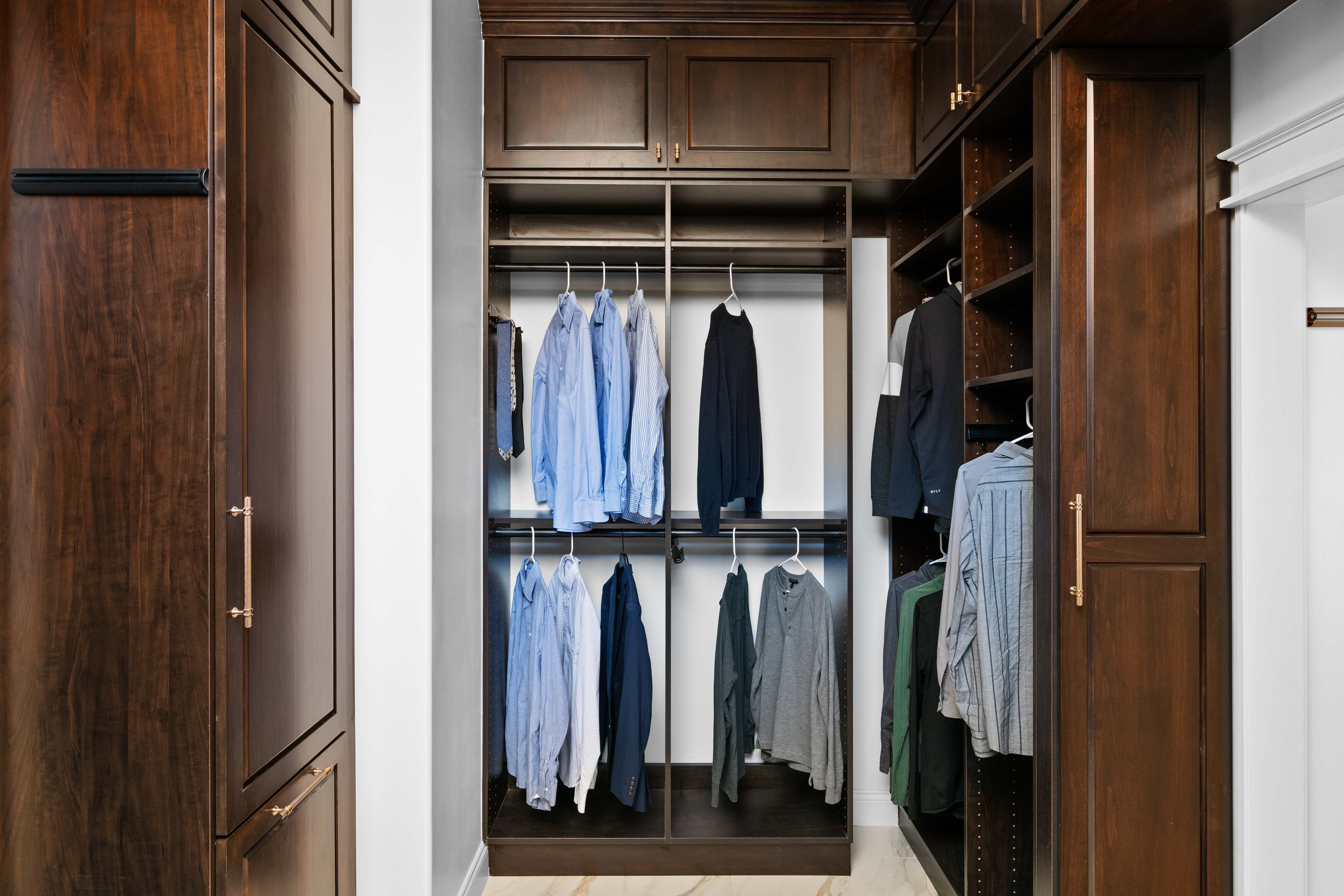 Walk-in Closet (His) thumbnail 7