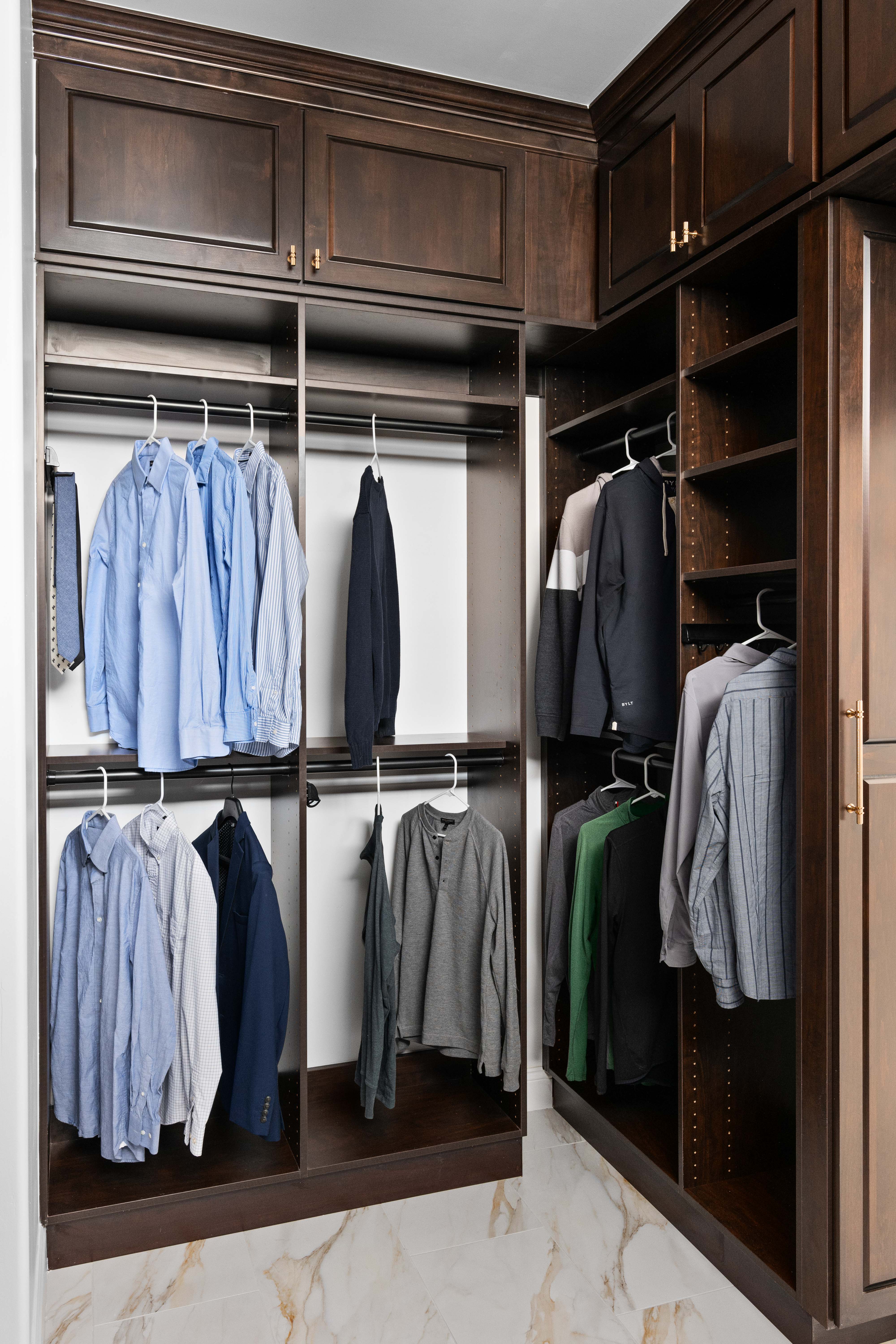 Walk-in Closet (His) thumbnail 8