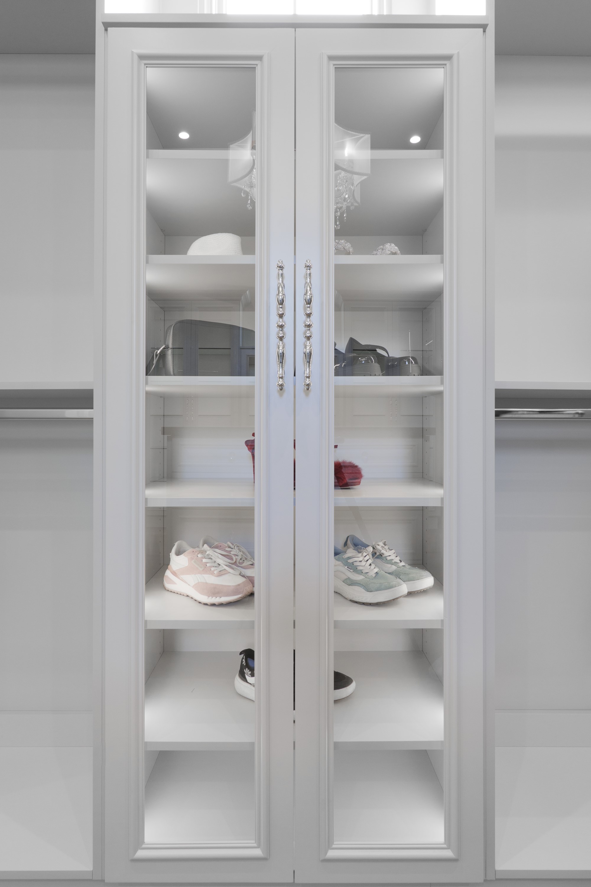 Walk-in Closet thumbnail 5