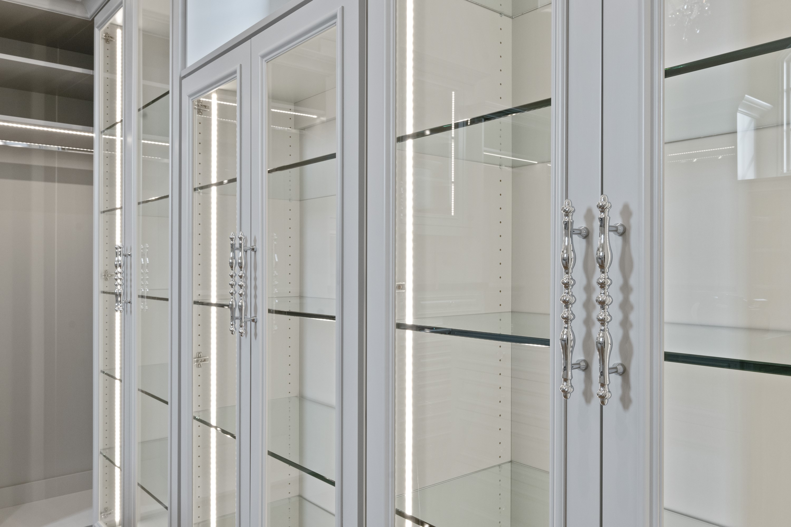 Walk-in Closet thumbnail 23
