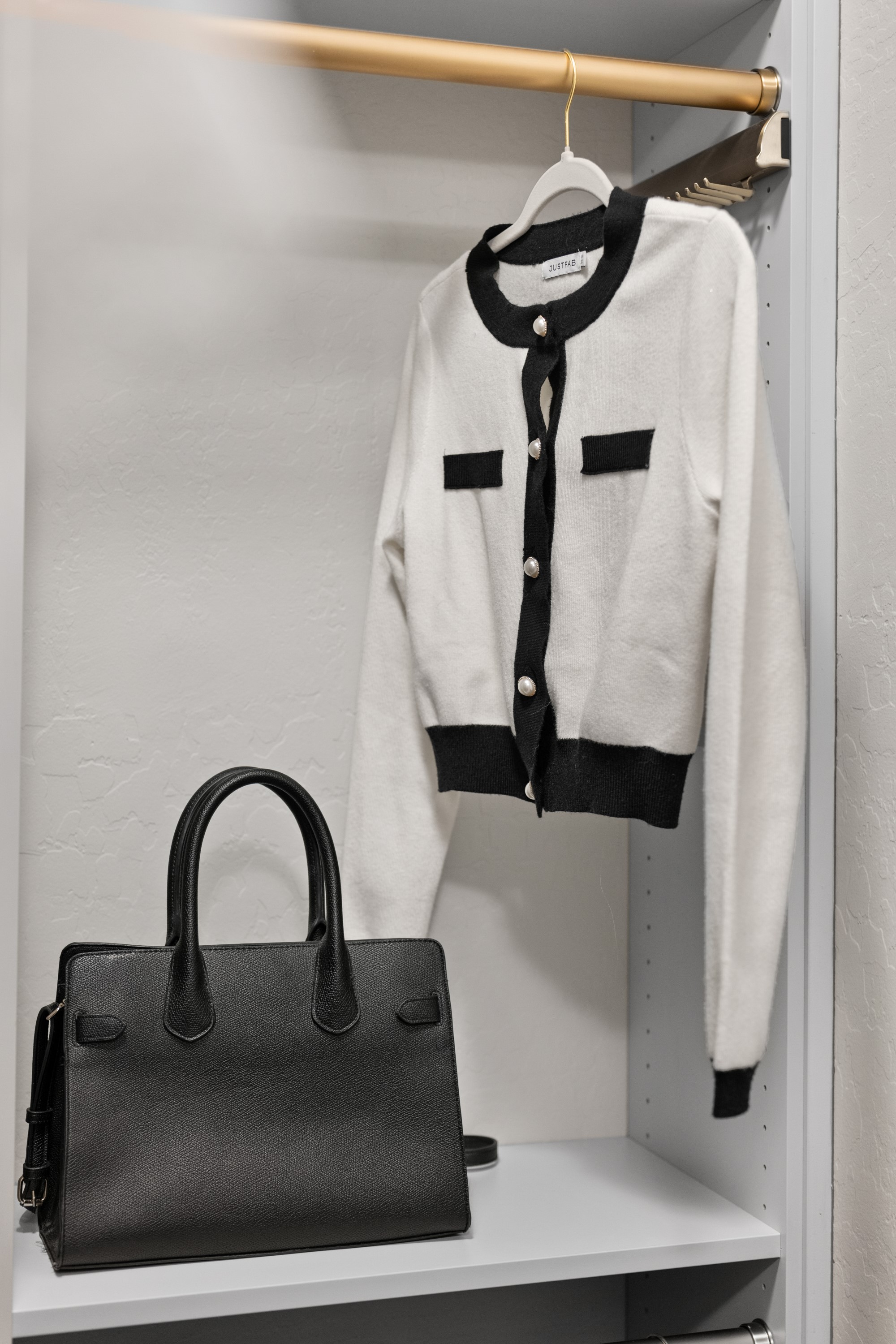 Walk-in Closet thumbnail 11