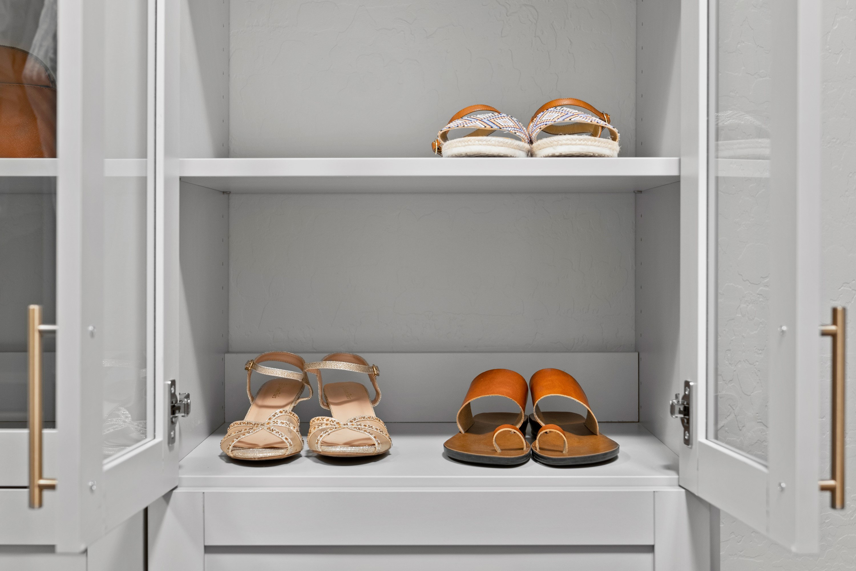 Walk-in Closet thumbnail 16