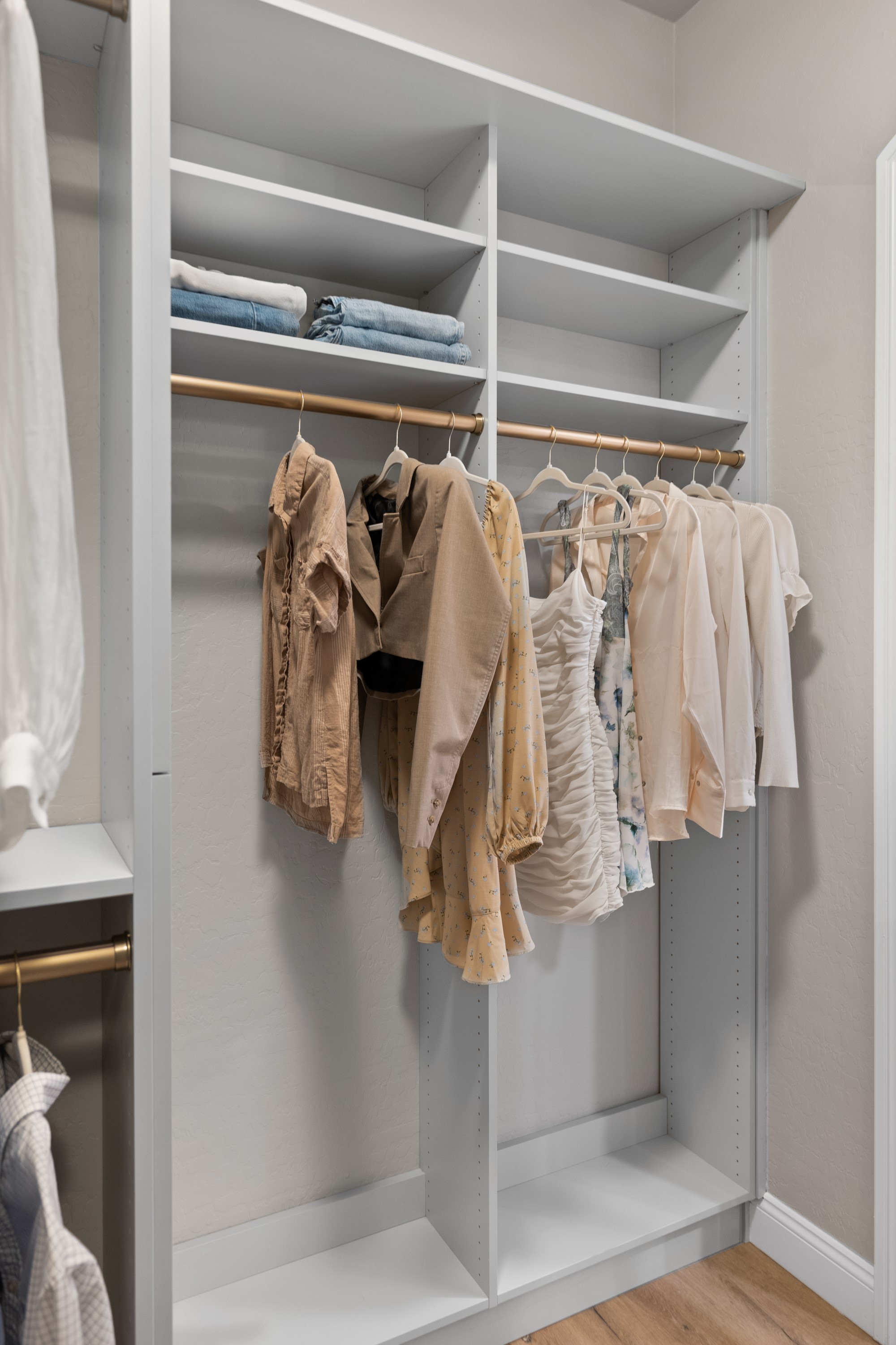 Walk-in Closet thumbnail 31