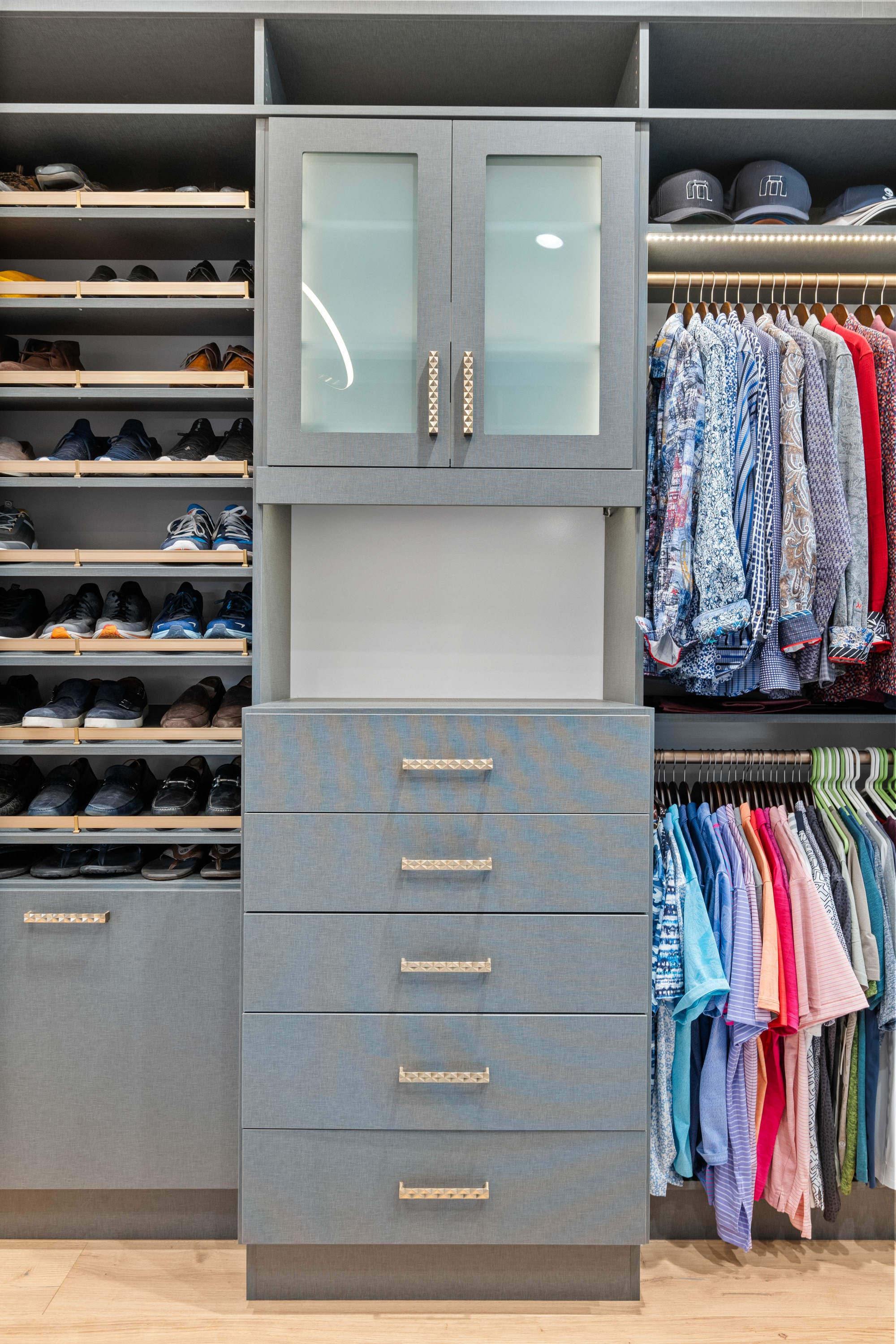 Walk-in Closet thumbnail 7