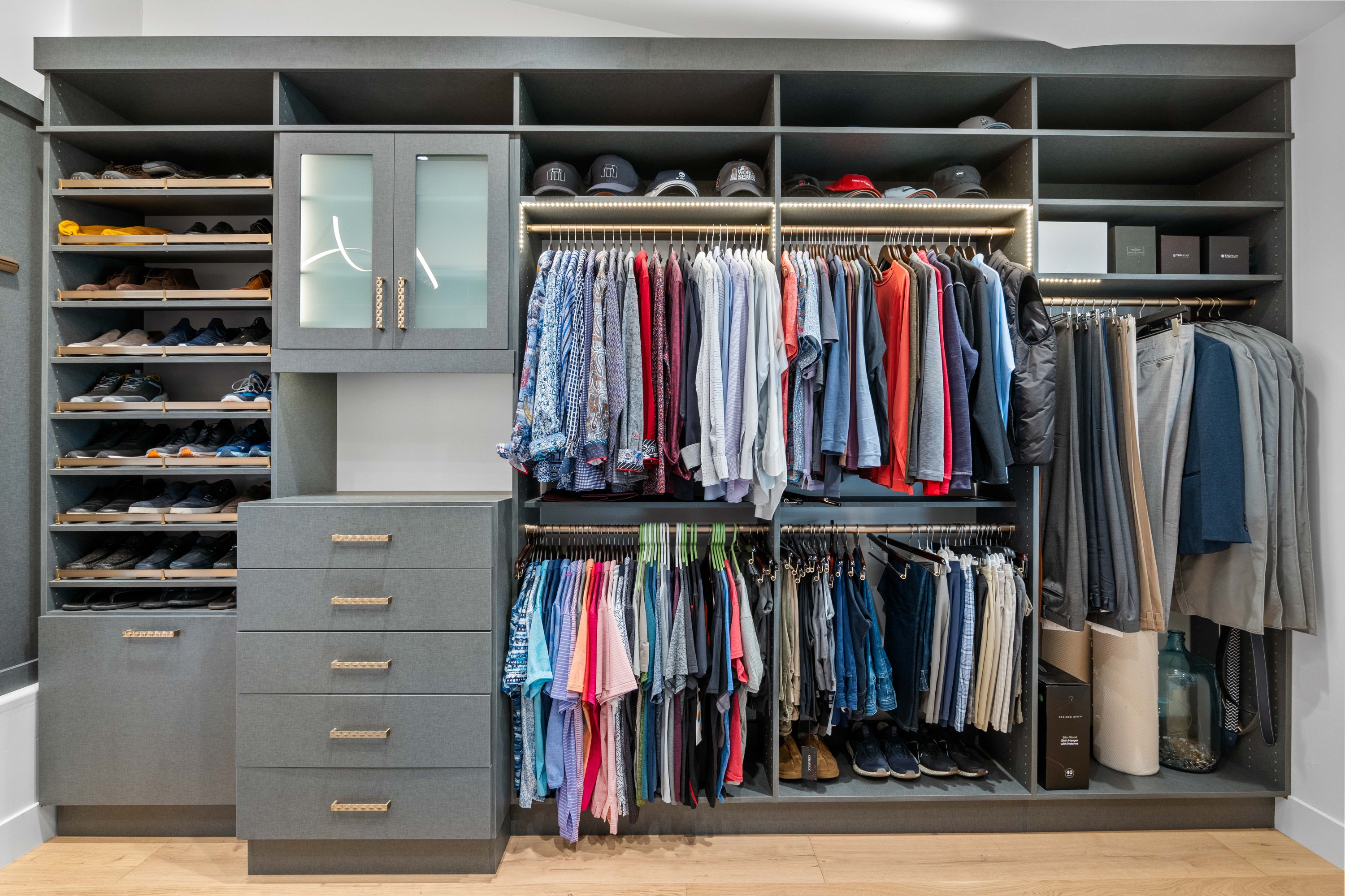 Walk-in Closet thumbnail 8
