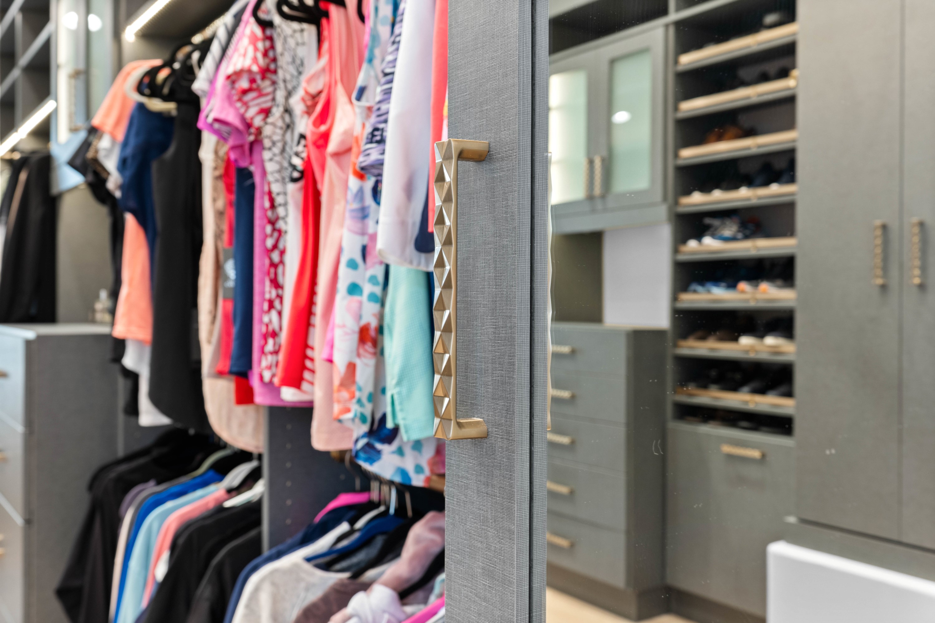 Walk-in Closet thumbnail 10