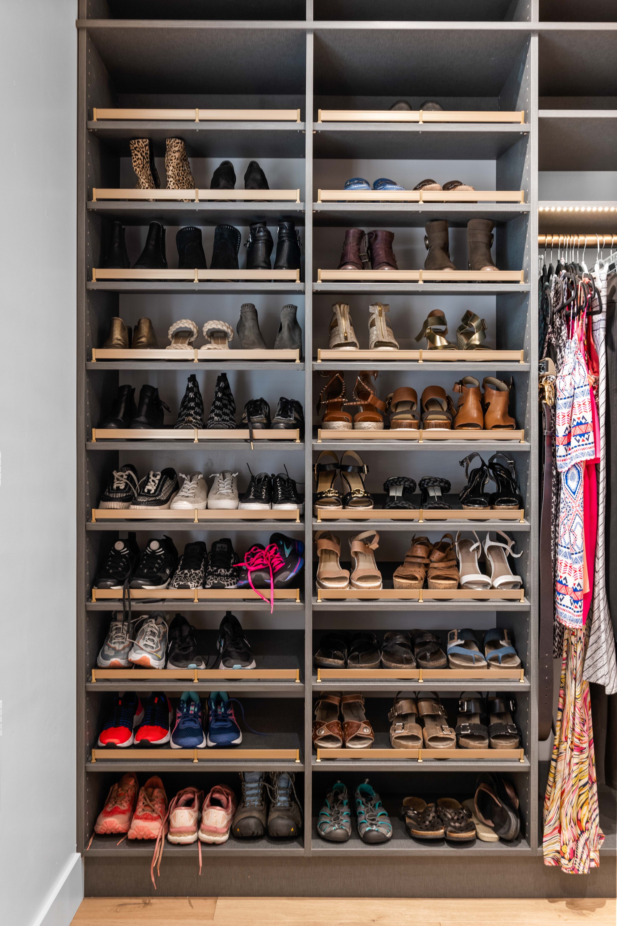 Walk-in Closet thumbnail 11