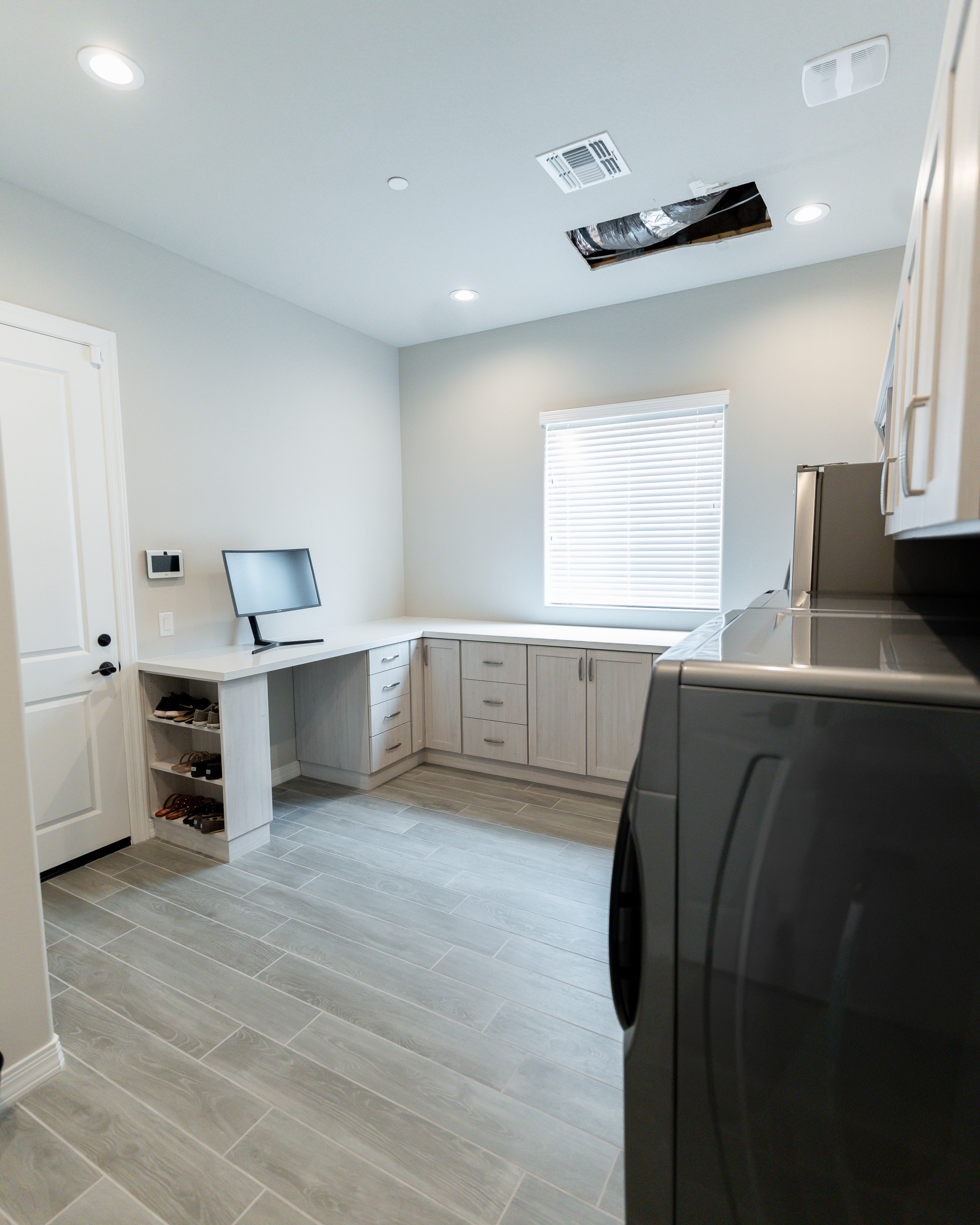 Laundry Room thumbnail 11