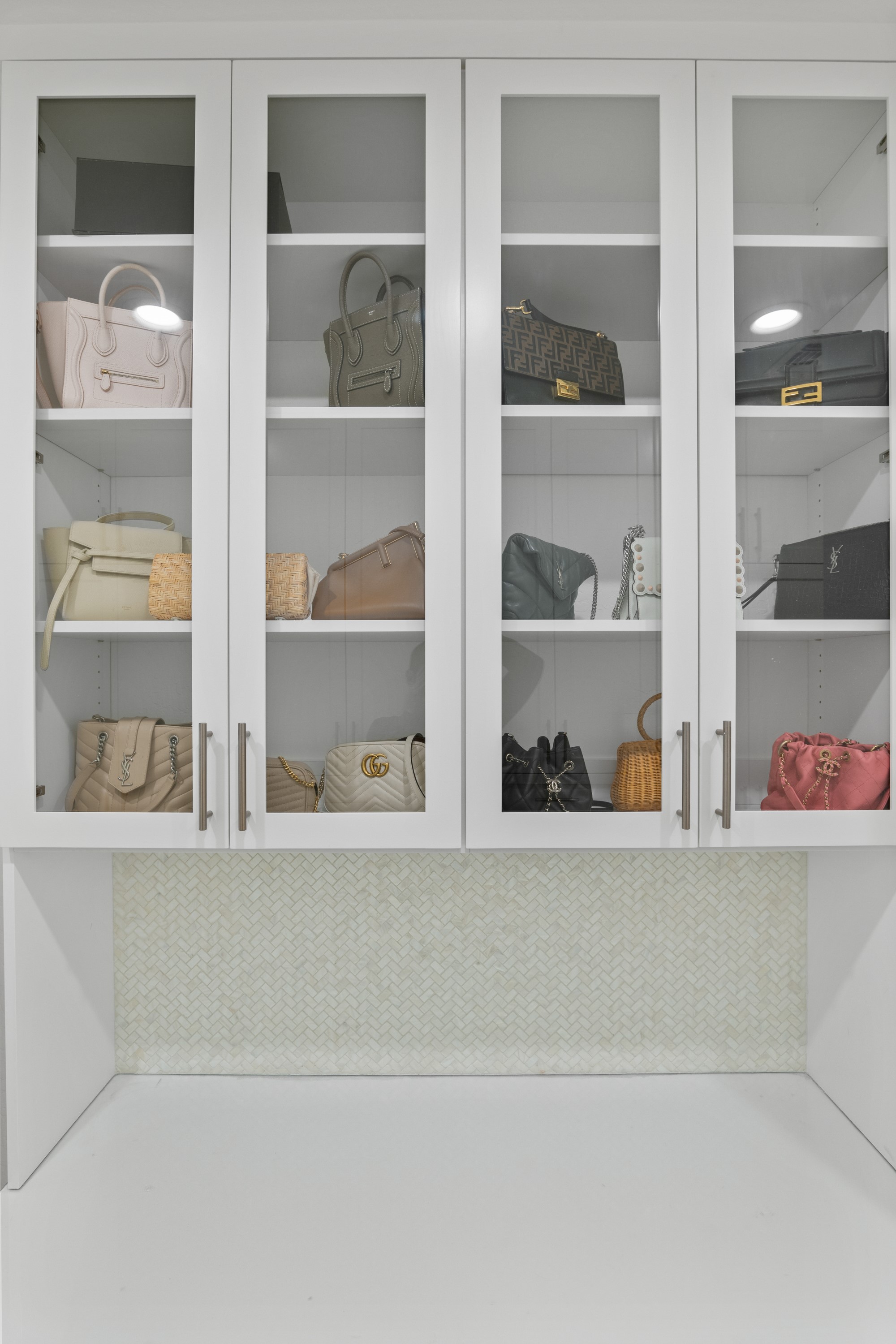 Walk-in Closet thumbnail 3