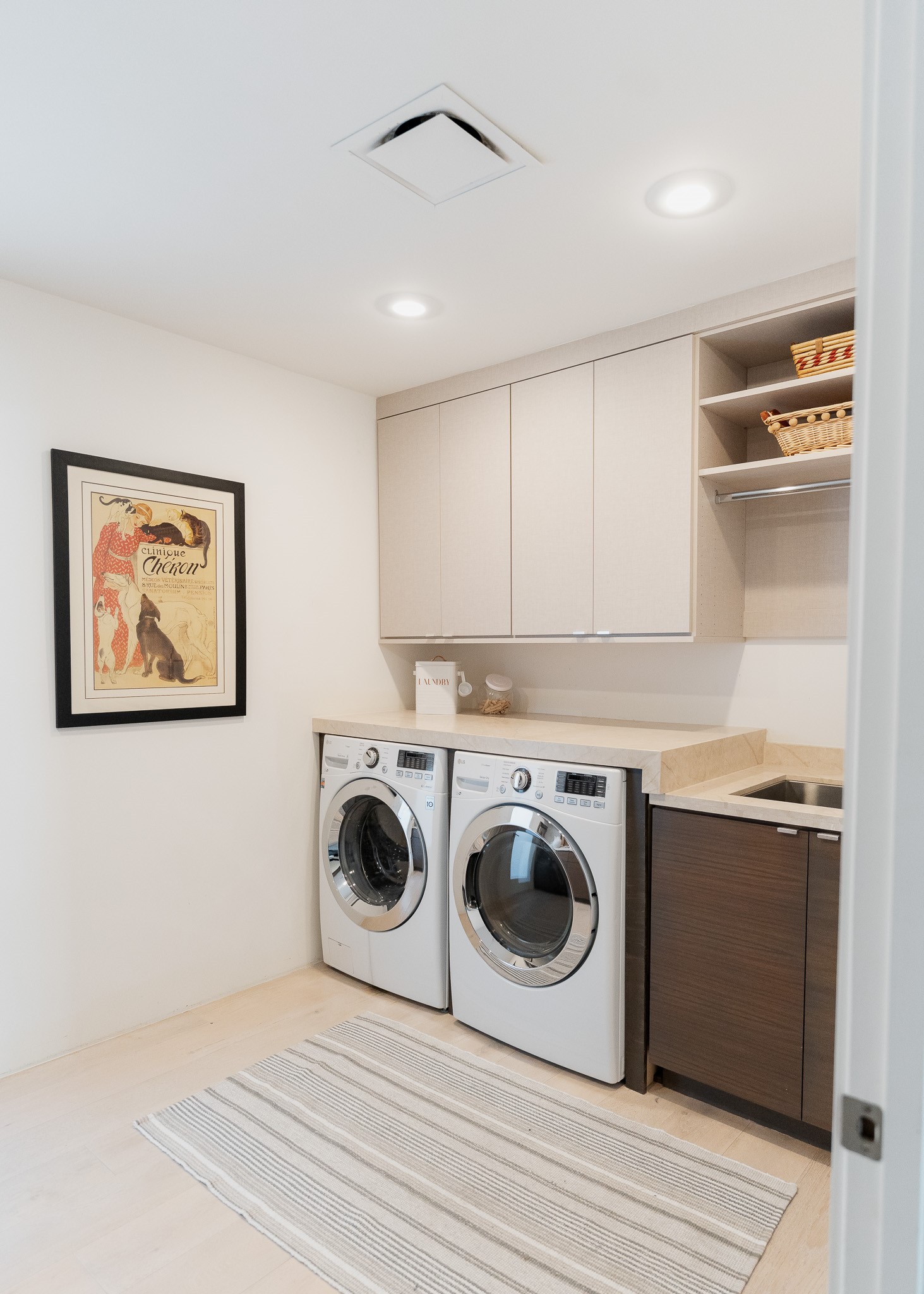 Laundry Room thumbnail 5
