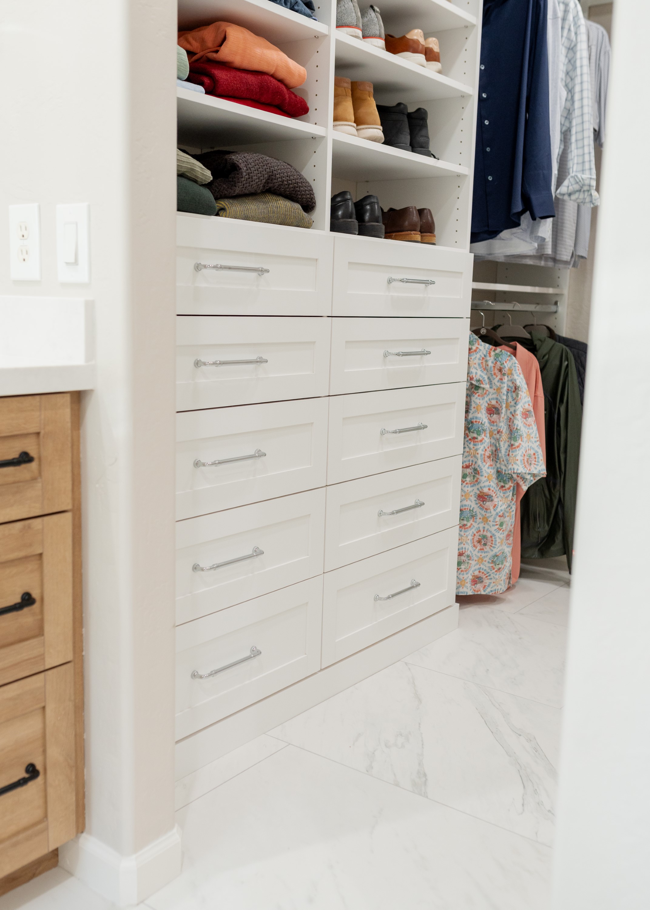 Walk-in Closet thumbnail 9