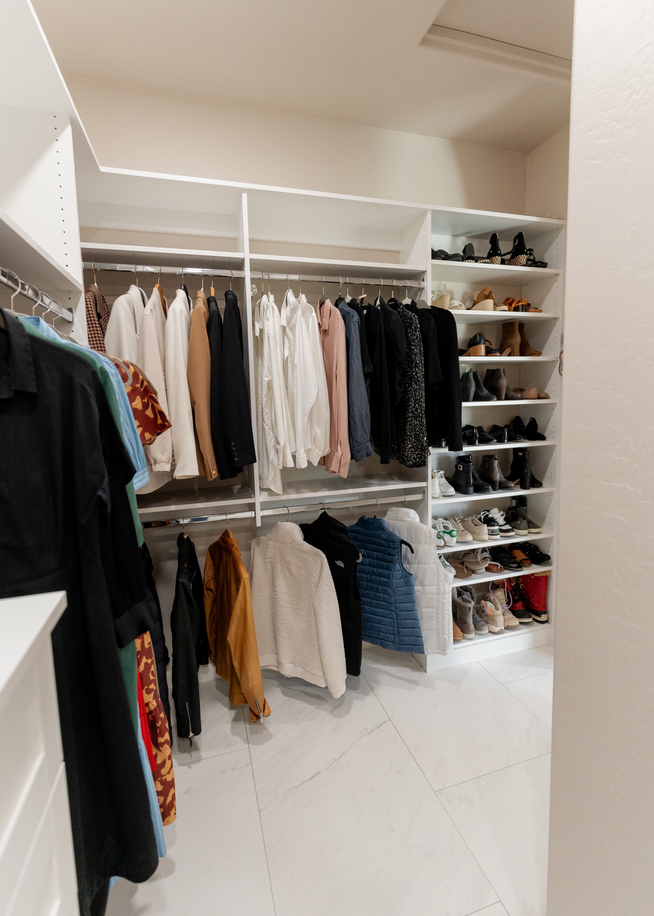 Walk-in Closet thumbnail 17