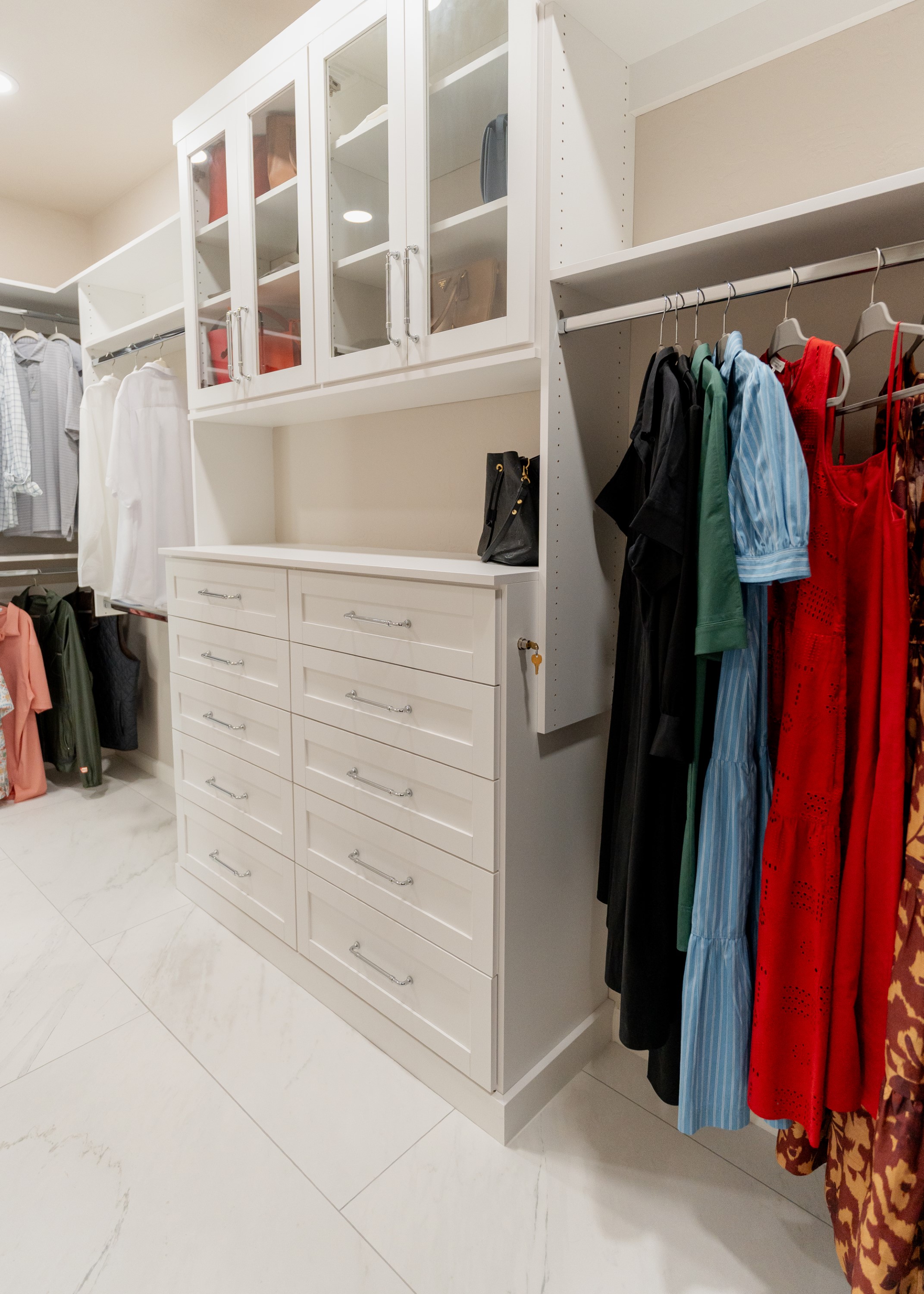 Walk-in Closet thumbnail 18
