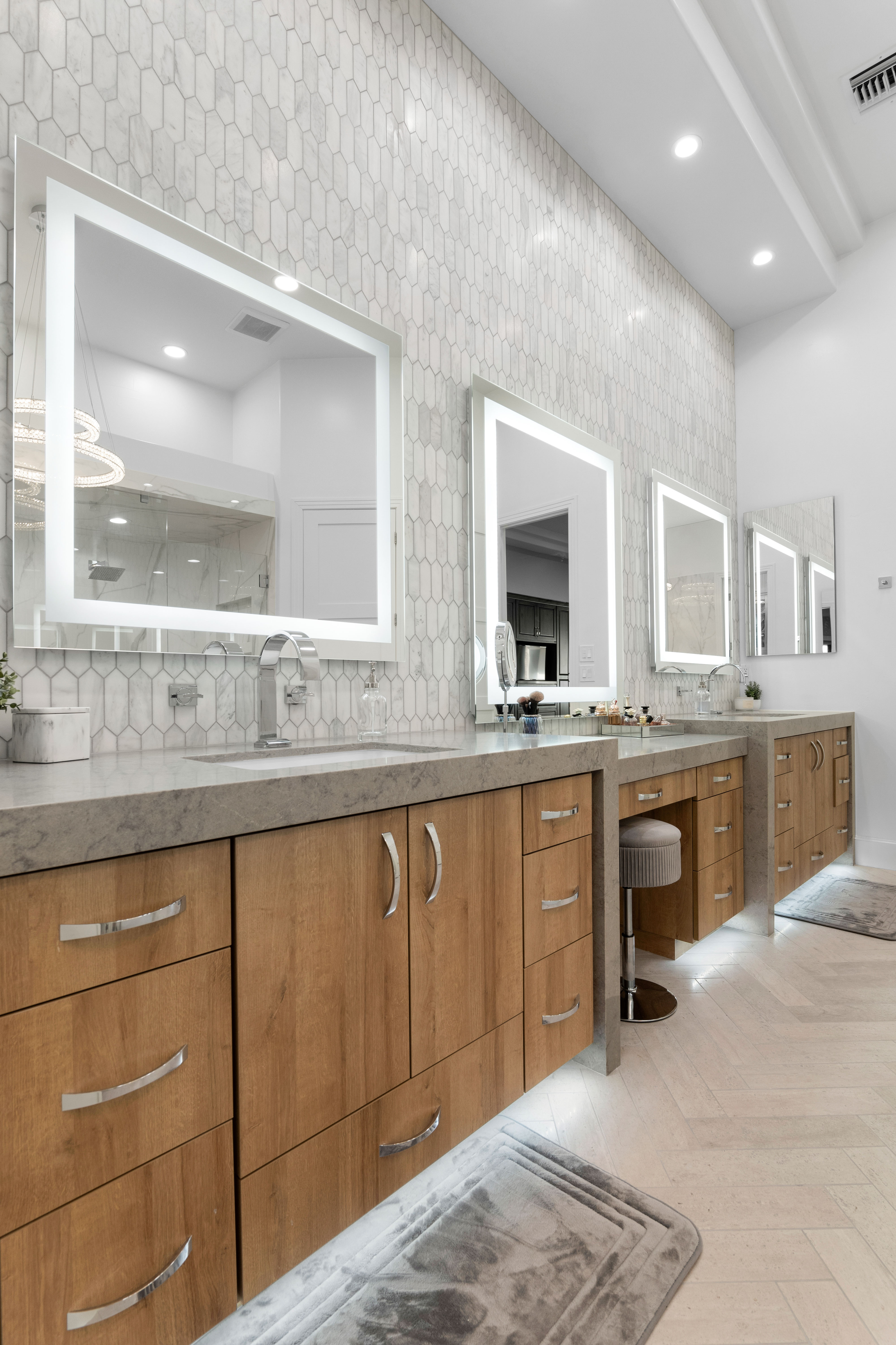 Bathroom in Summer Oak thumbnail 3
