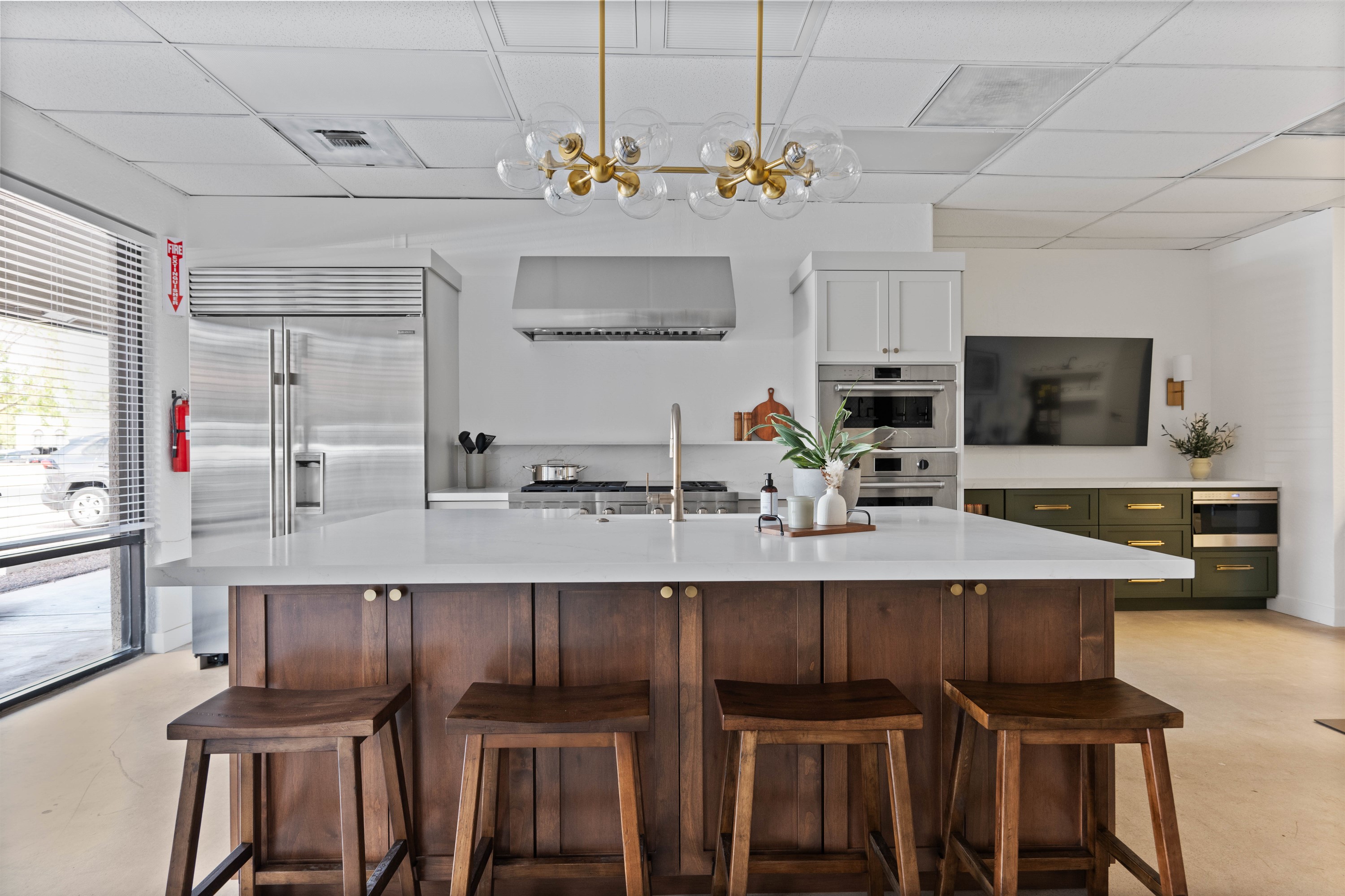 Kitchen with Island - image 1