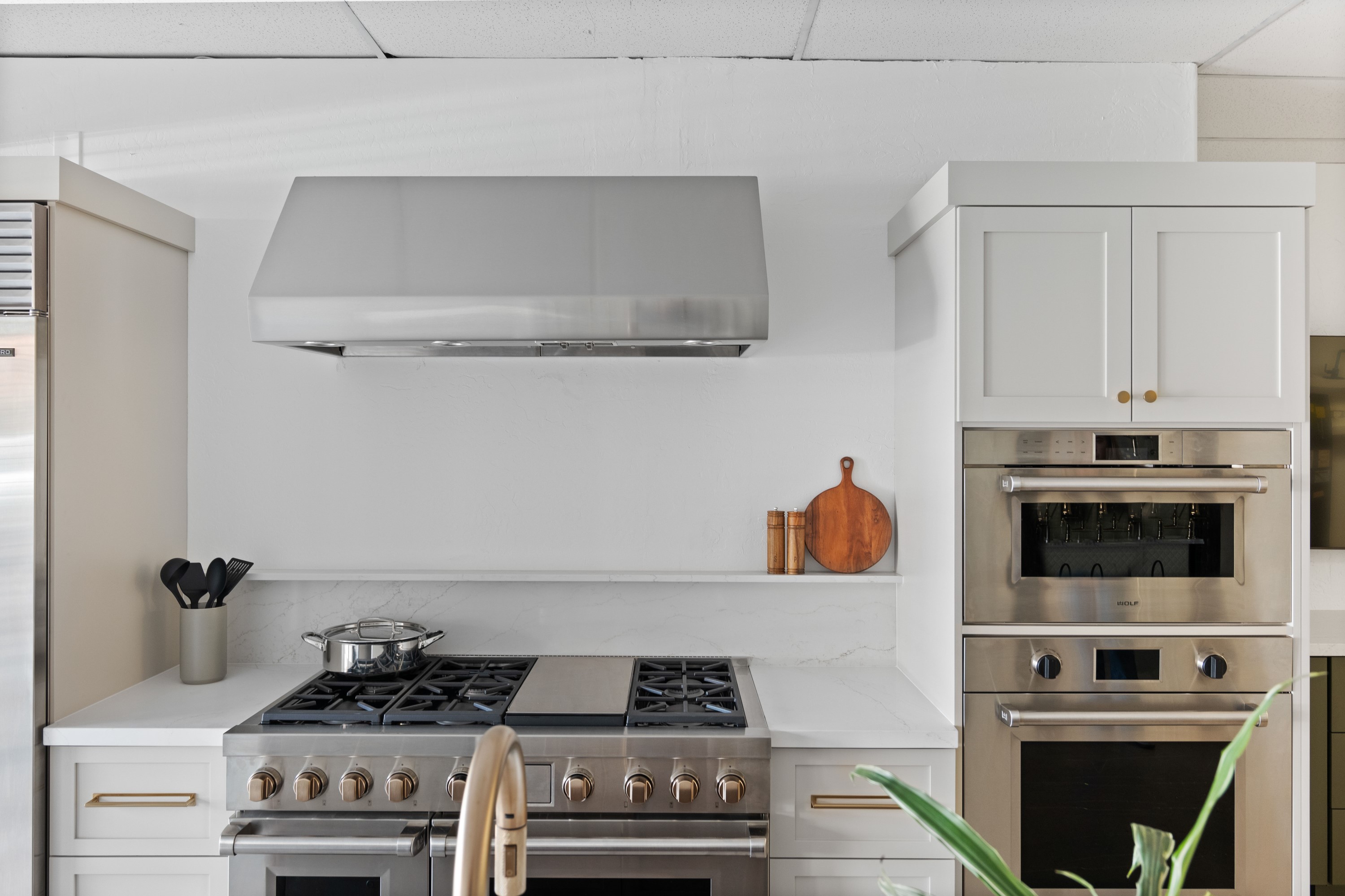 Kitchen with Island thumbnail 5