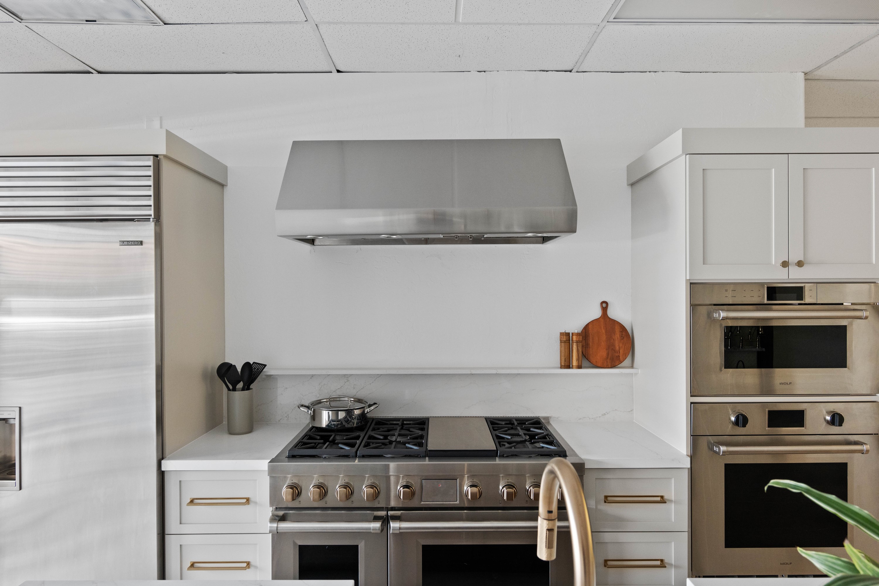 Kitchen with Island thumbnail 6