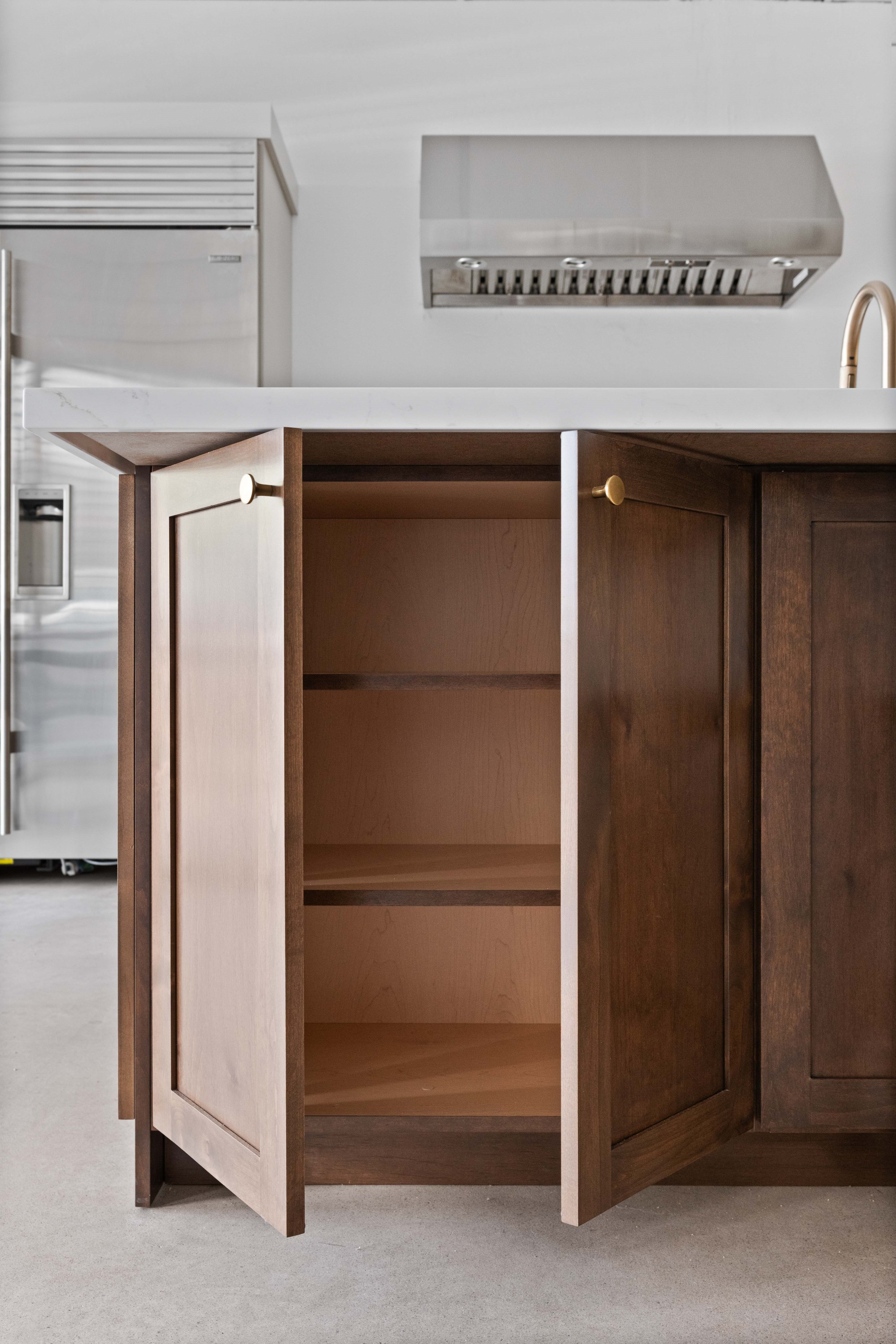 Kitchen with Island thumbnail 14