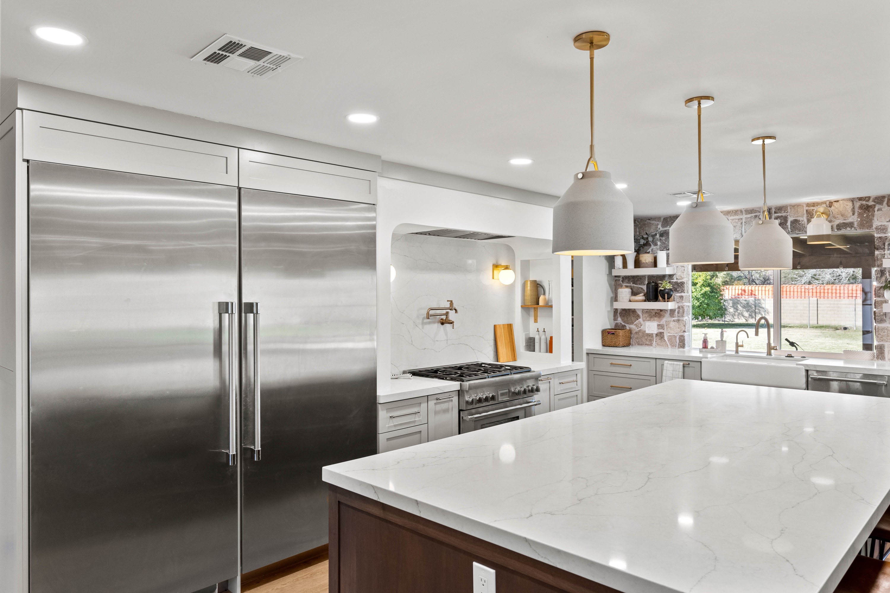 Kitchen with Custom Island thumbnail 4