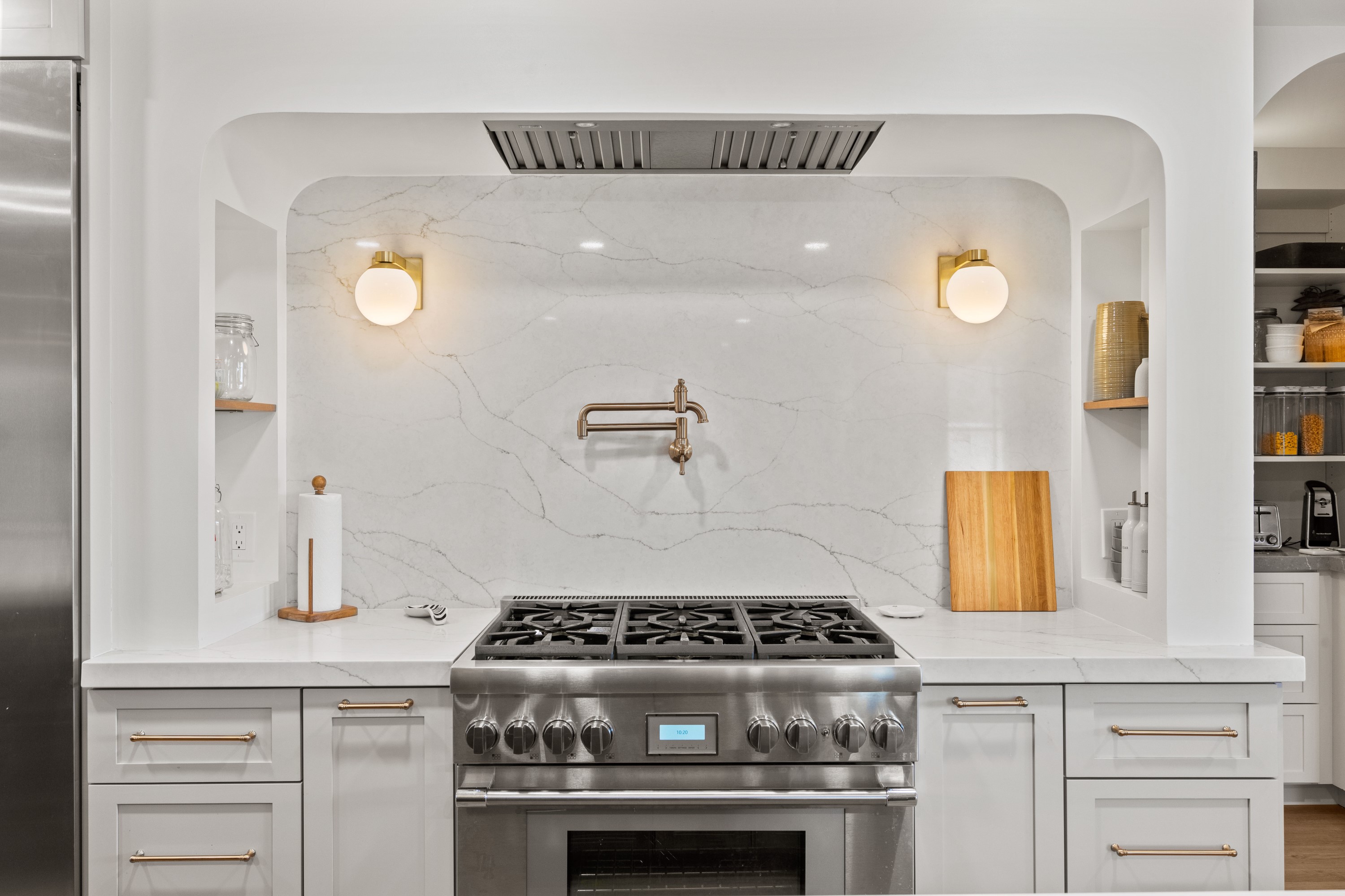Kitchen with Custom Island thumbnail 6
