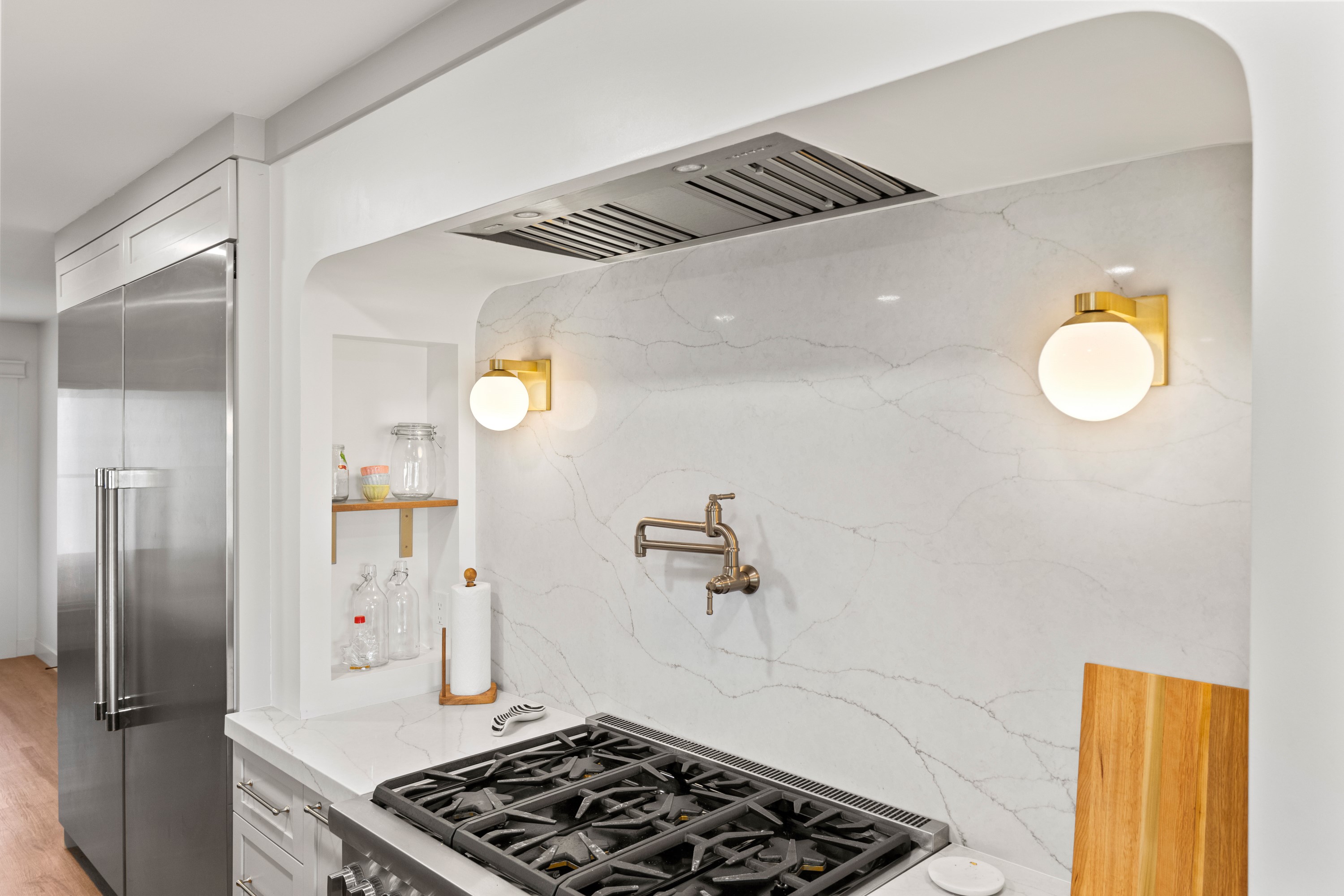 Kitchen with Custom Island thumbnail 9