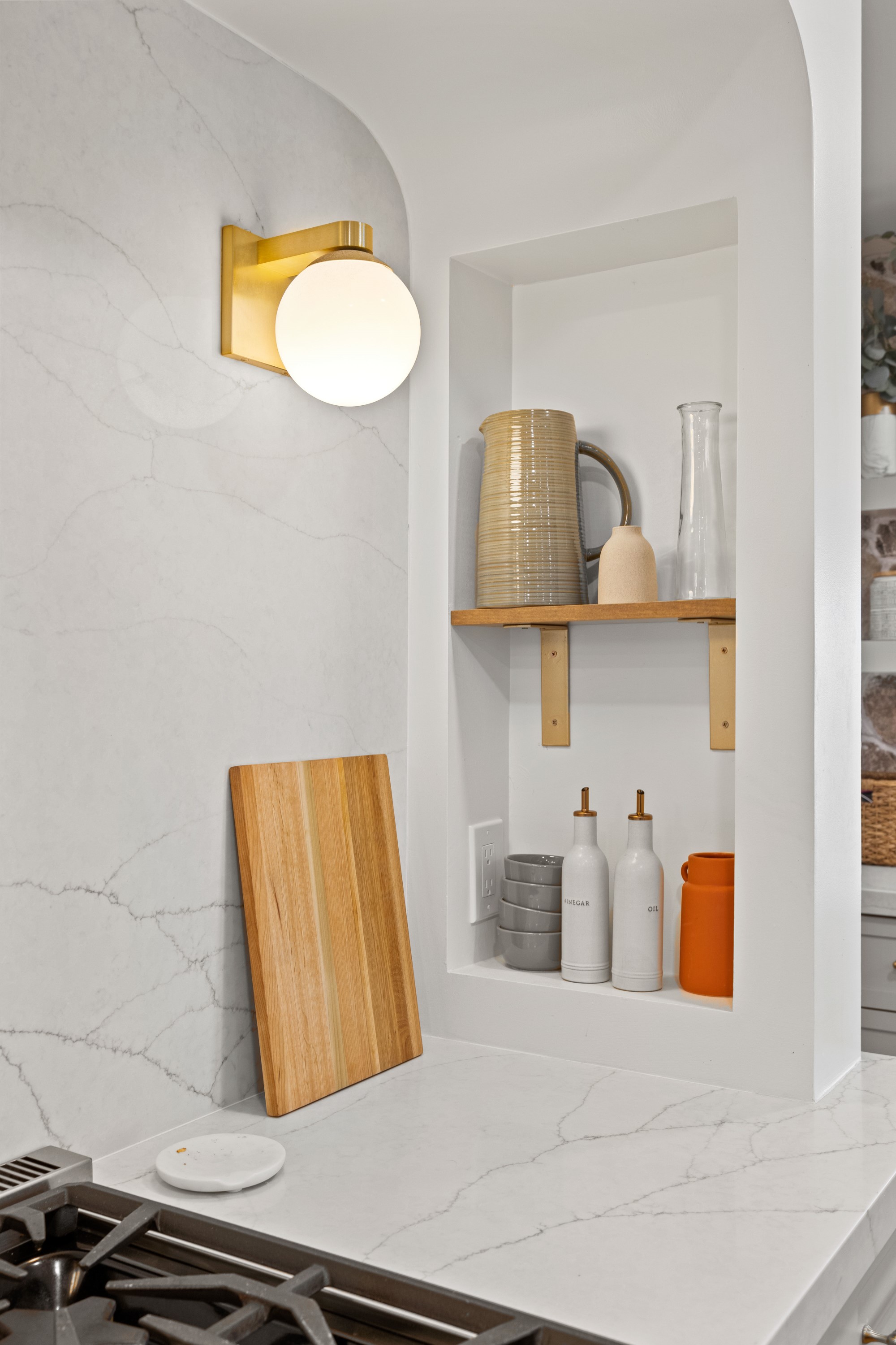 Kitchen with Custom Island thumbnail 16