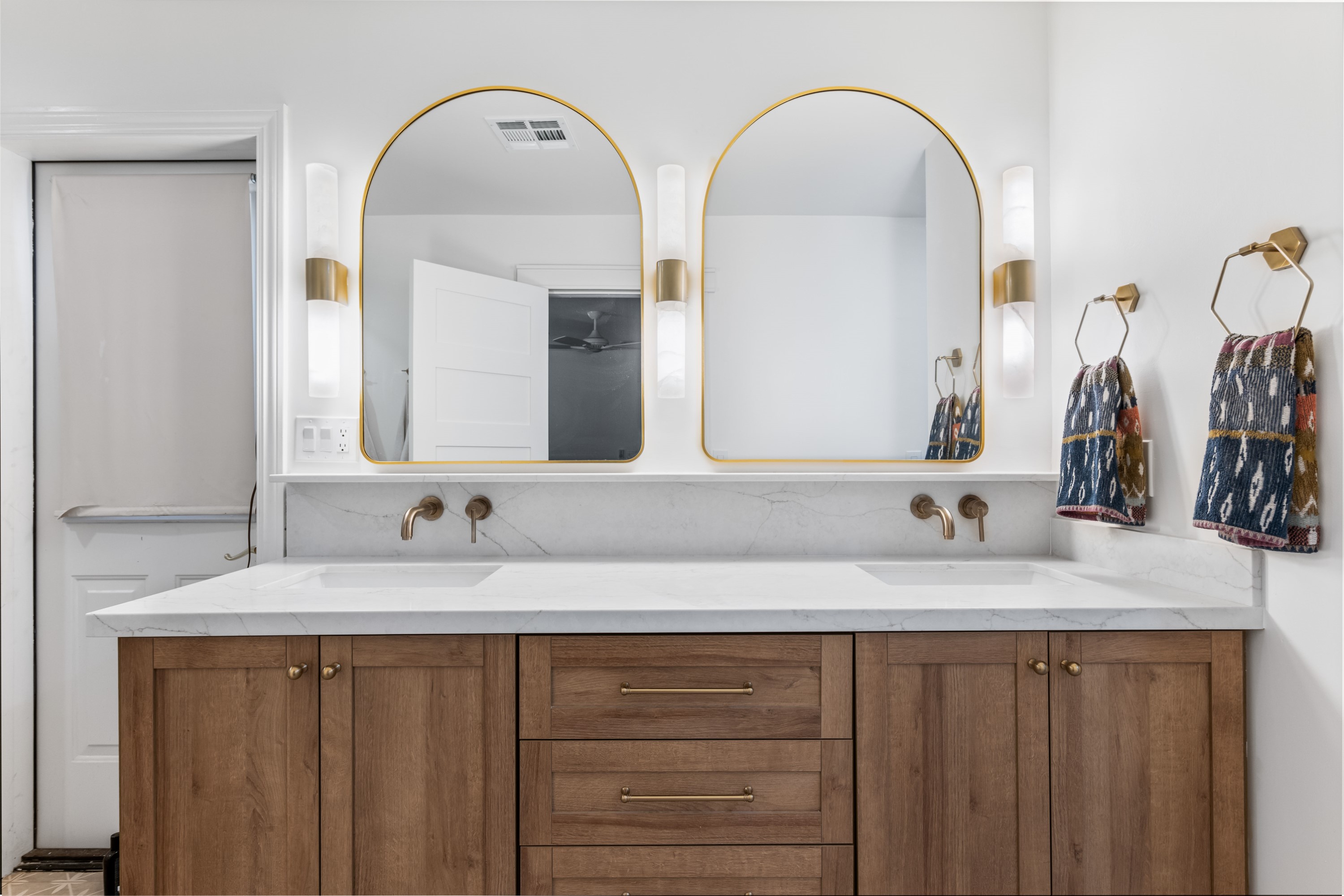 Bathroom  thumbnail 2