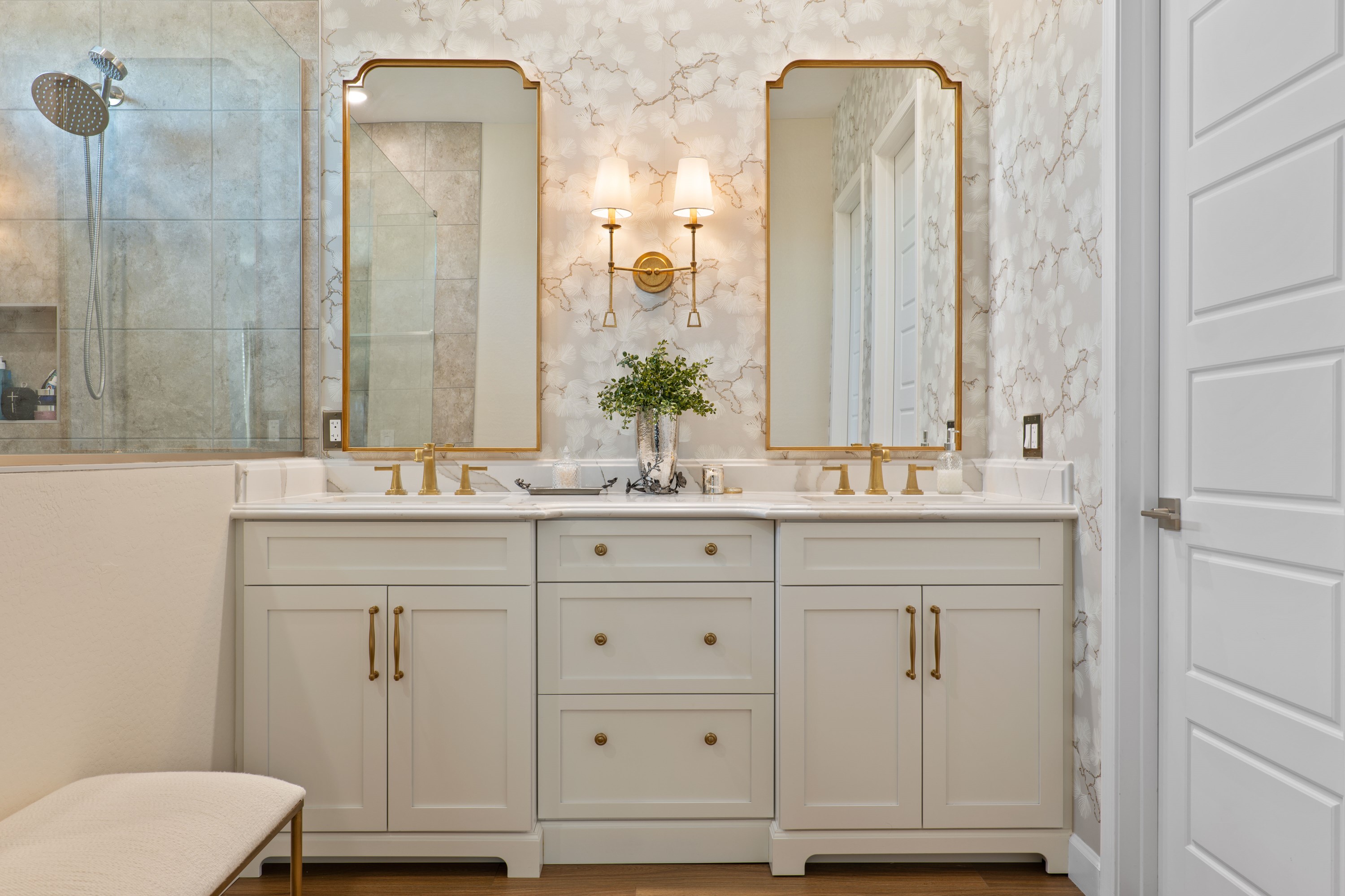 Bathroom in Winter White thumbnail 3