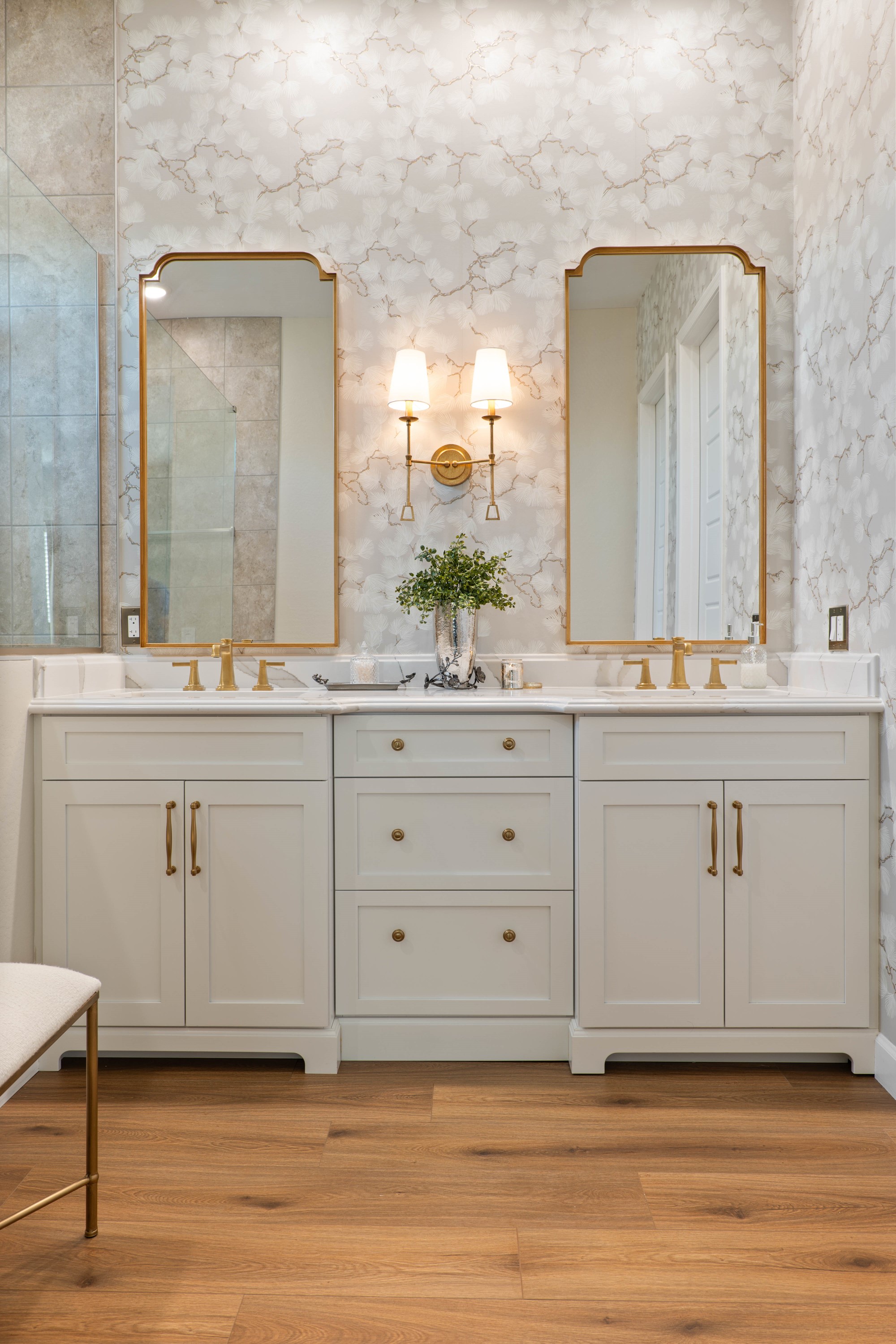 Bathroom in Winter White thumbnail 4