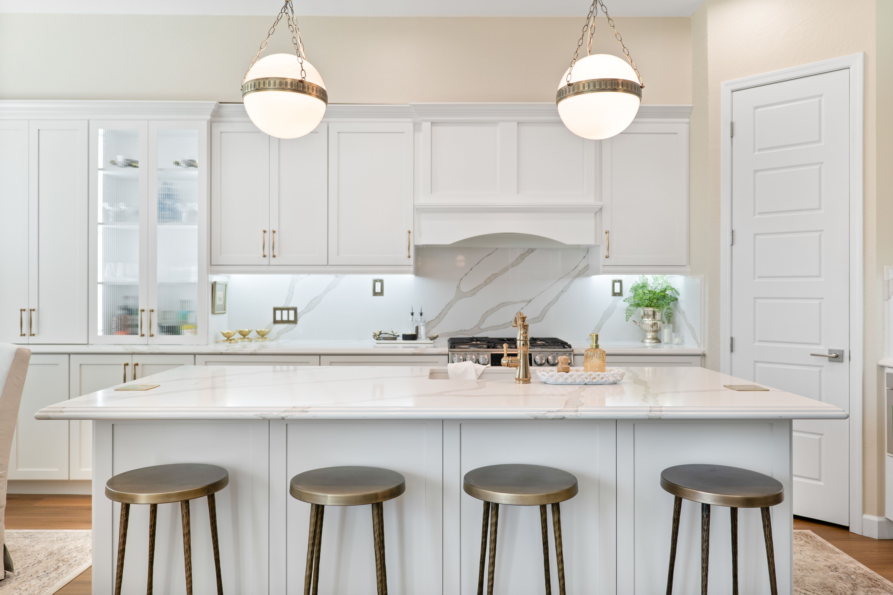 Kitchen in Winter White thumbnail 3