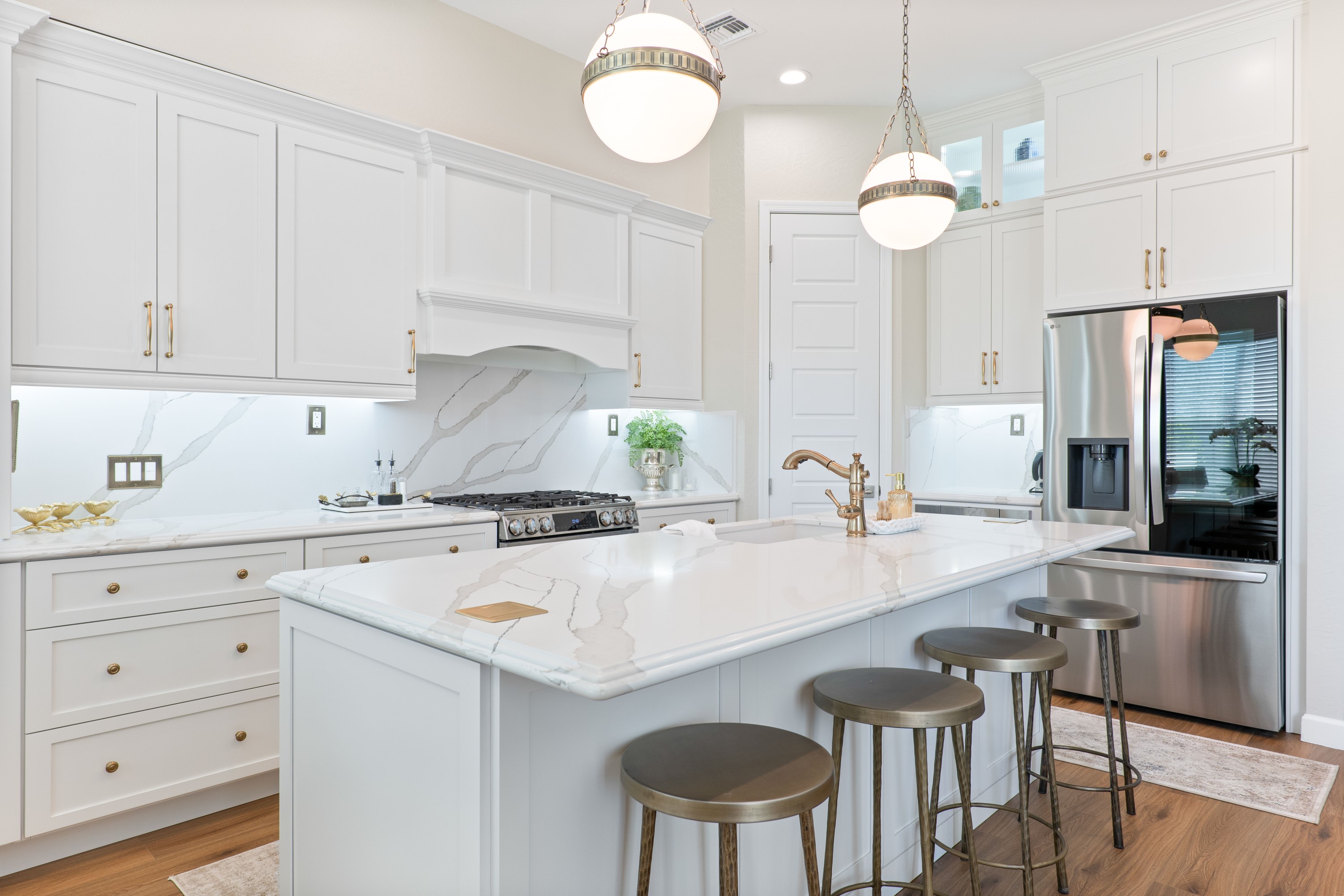 Kitchen in Winter White thumbnail 4
