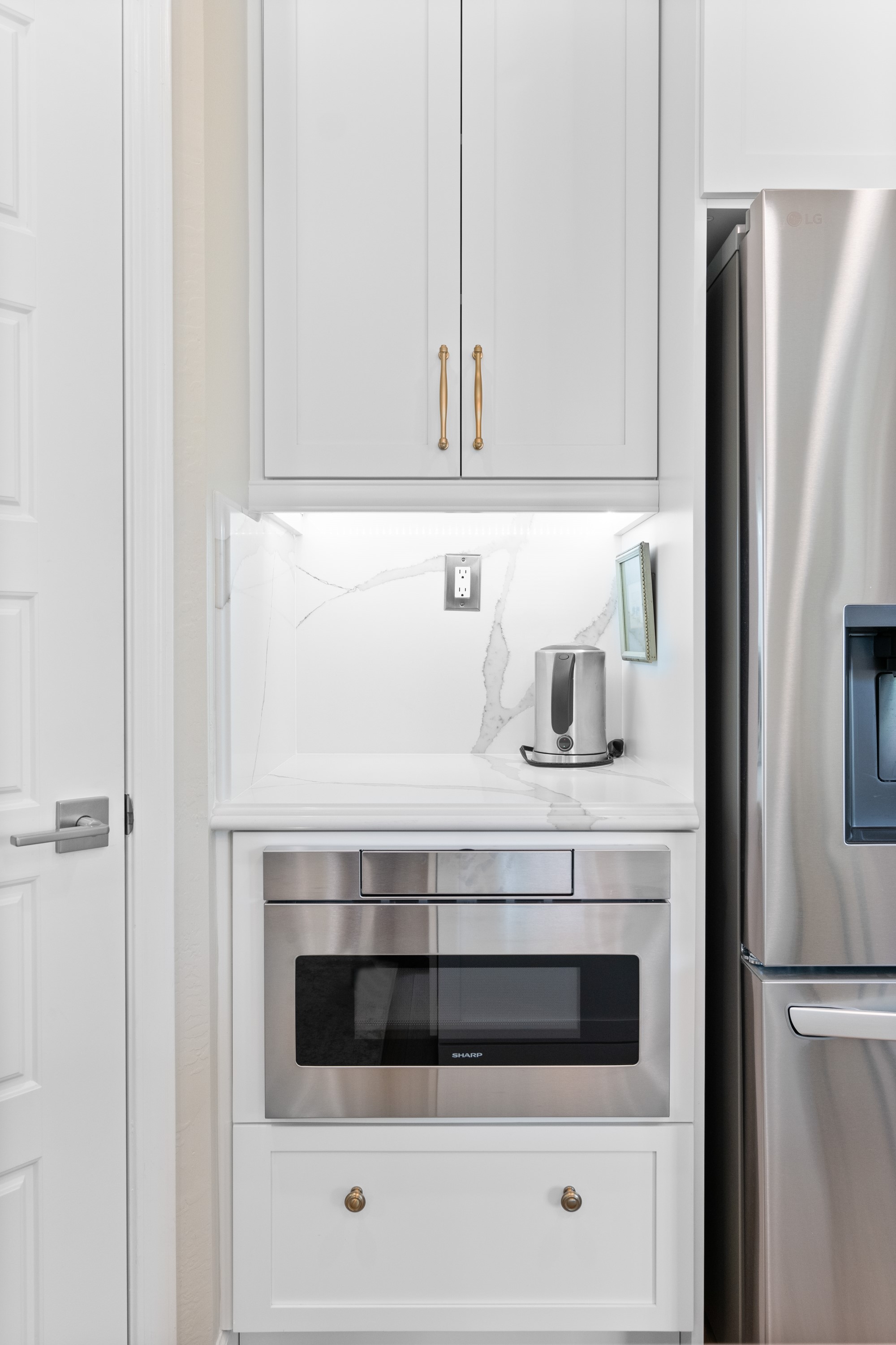 Kitchen in Winter White thumbnail 11