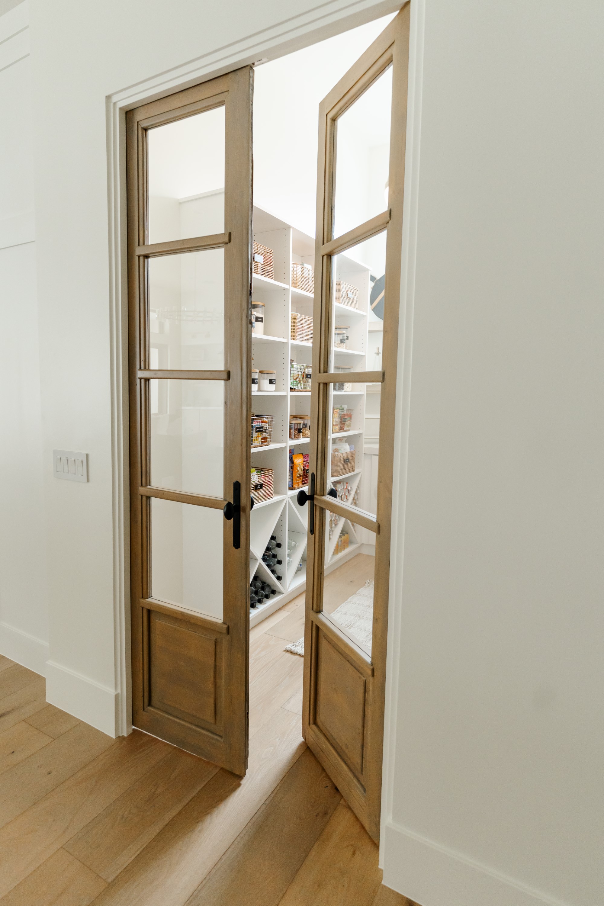 Butler's Pantry thumbnail 8