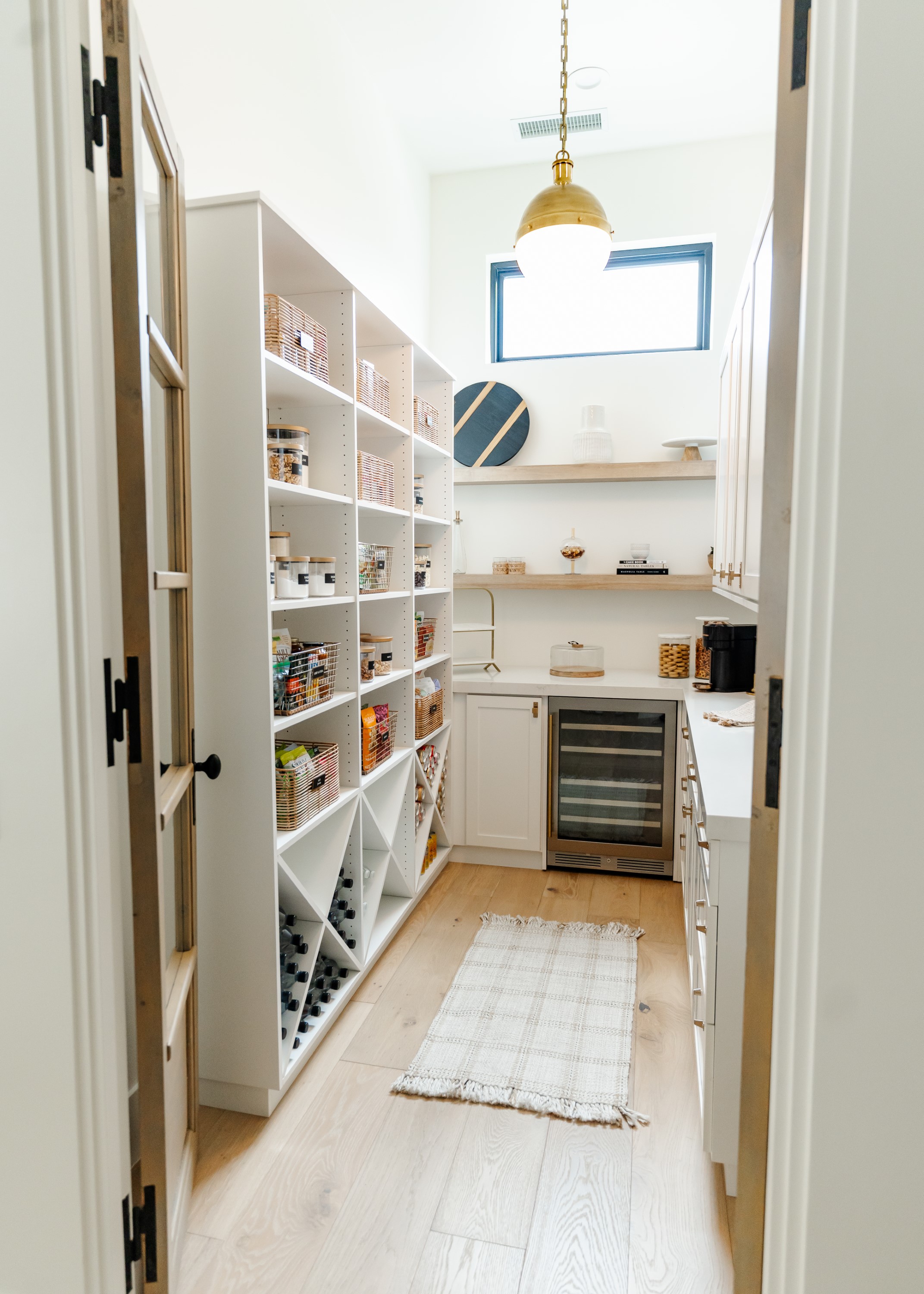 Butler's Pantry thumbnail 12