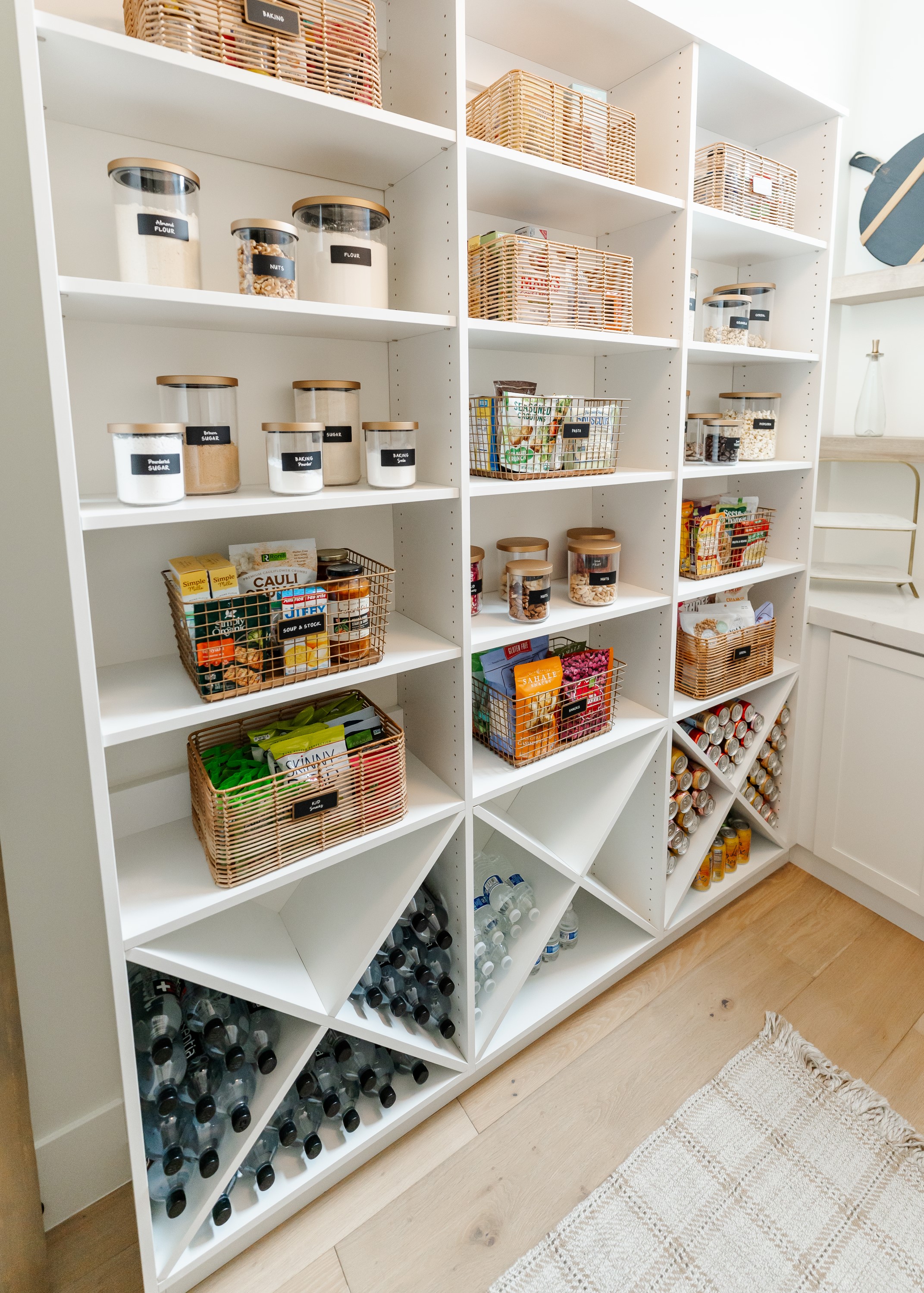 Butler's Pantry thumbnail 15