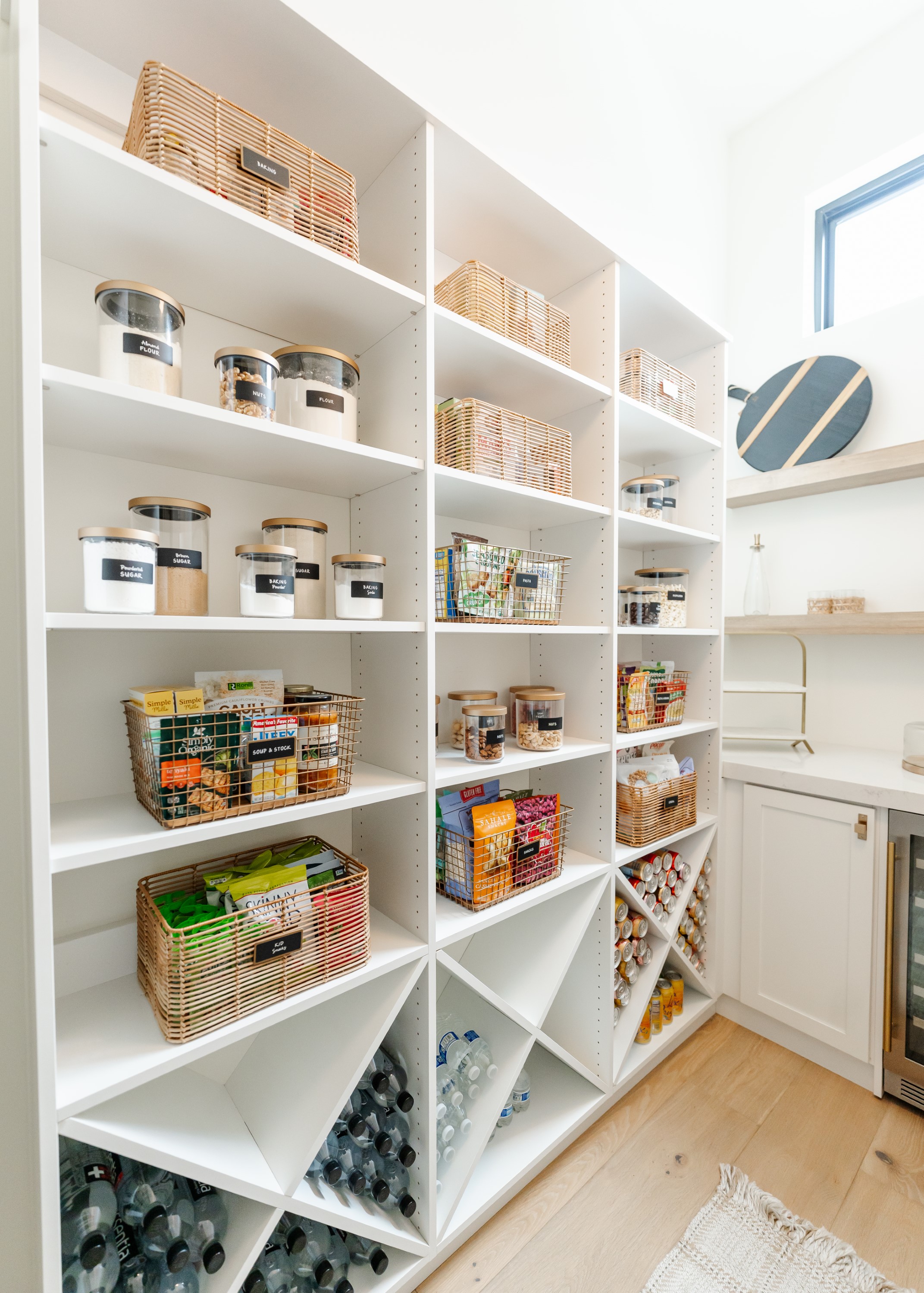 Butler's Pantry thumbnail 16