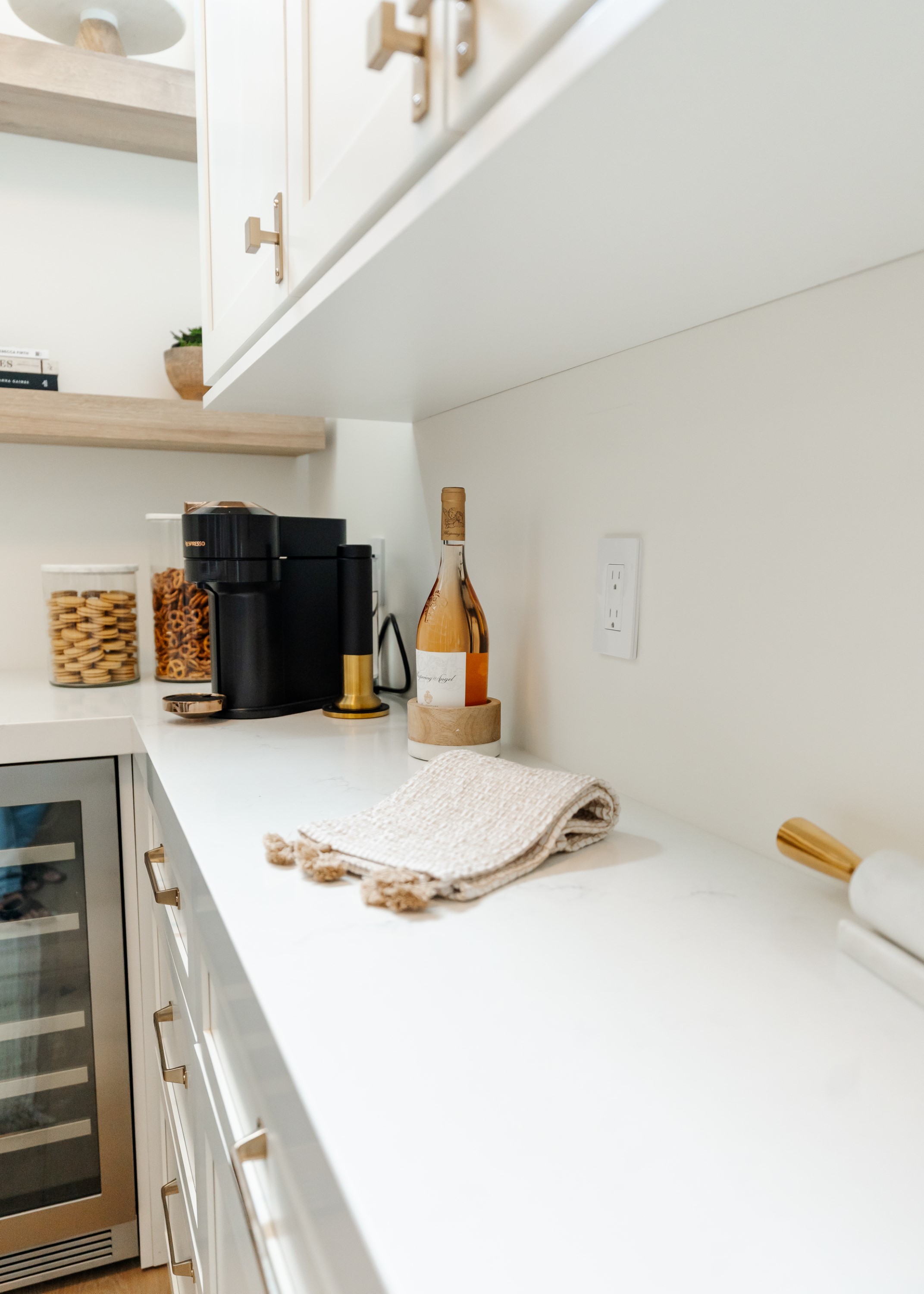 Butler's Pantry thumbnail 19
