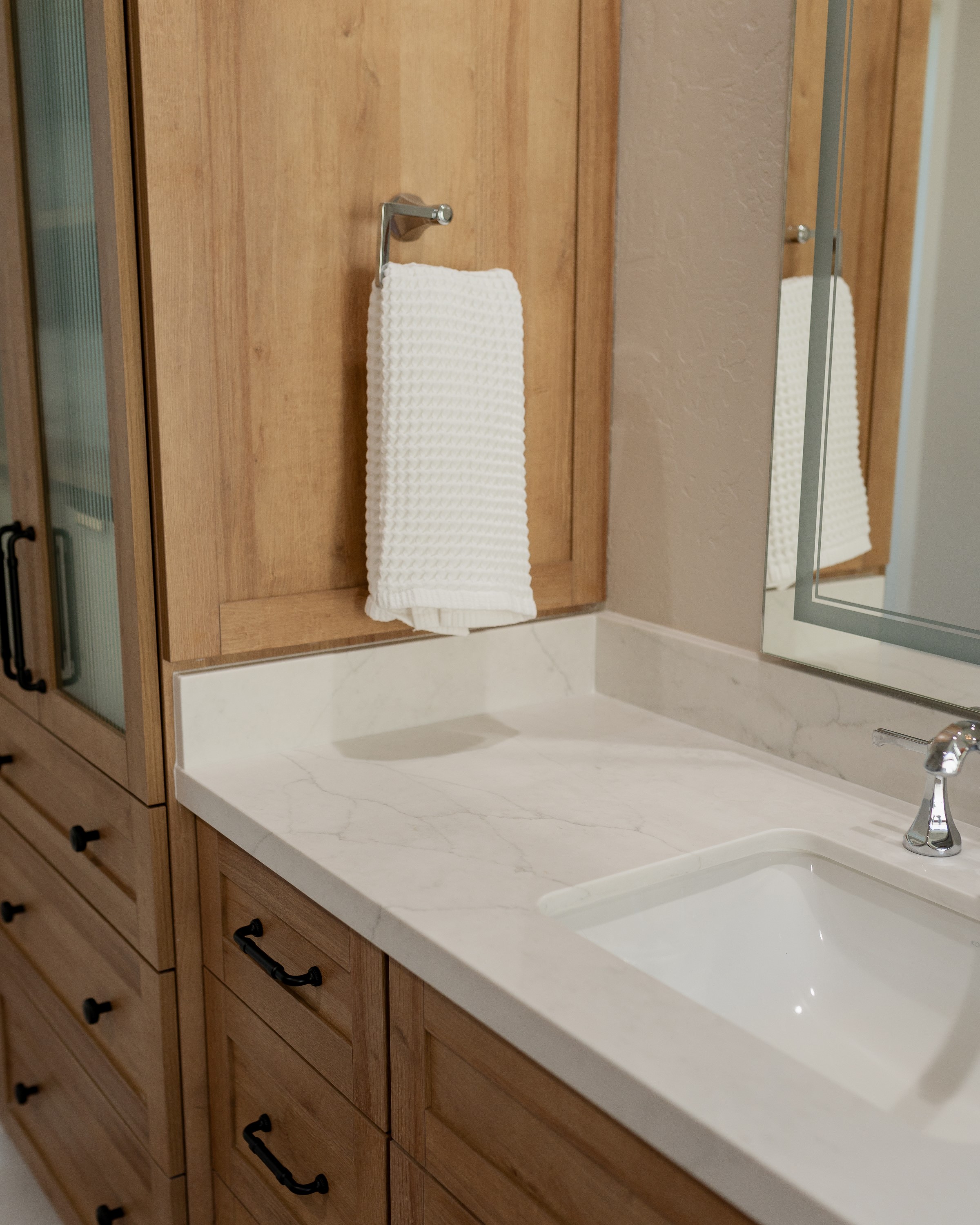 Bathroom in Summer Oak thumbnail 4