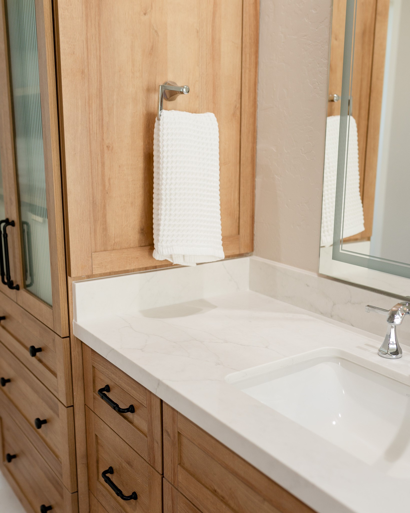 Bathroom in Summer Oak thumbnail 5
