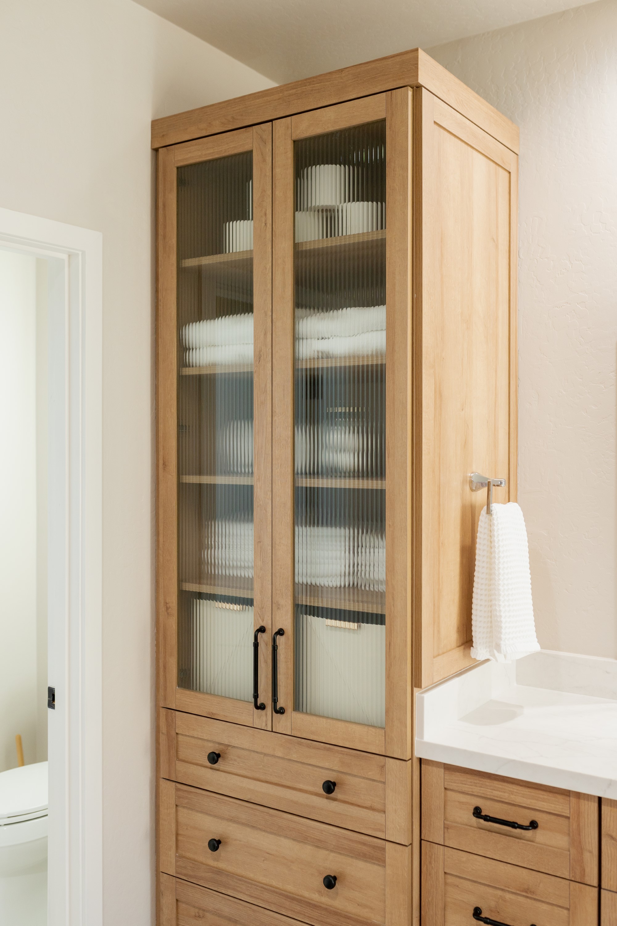 Bathroom in Summer Oak thumbnail 12