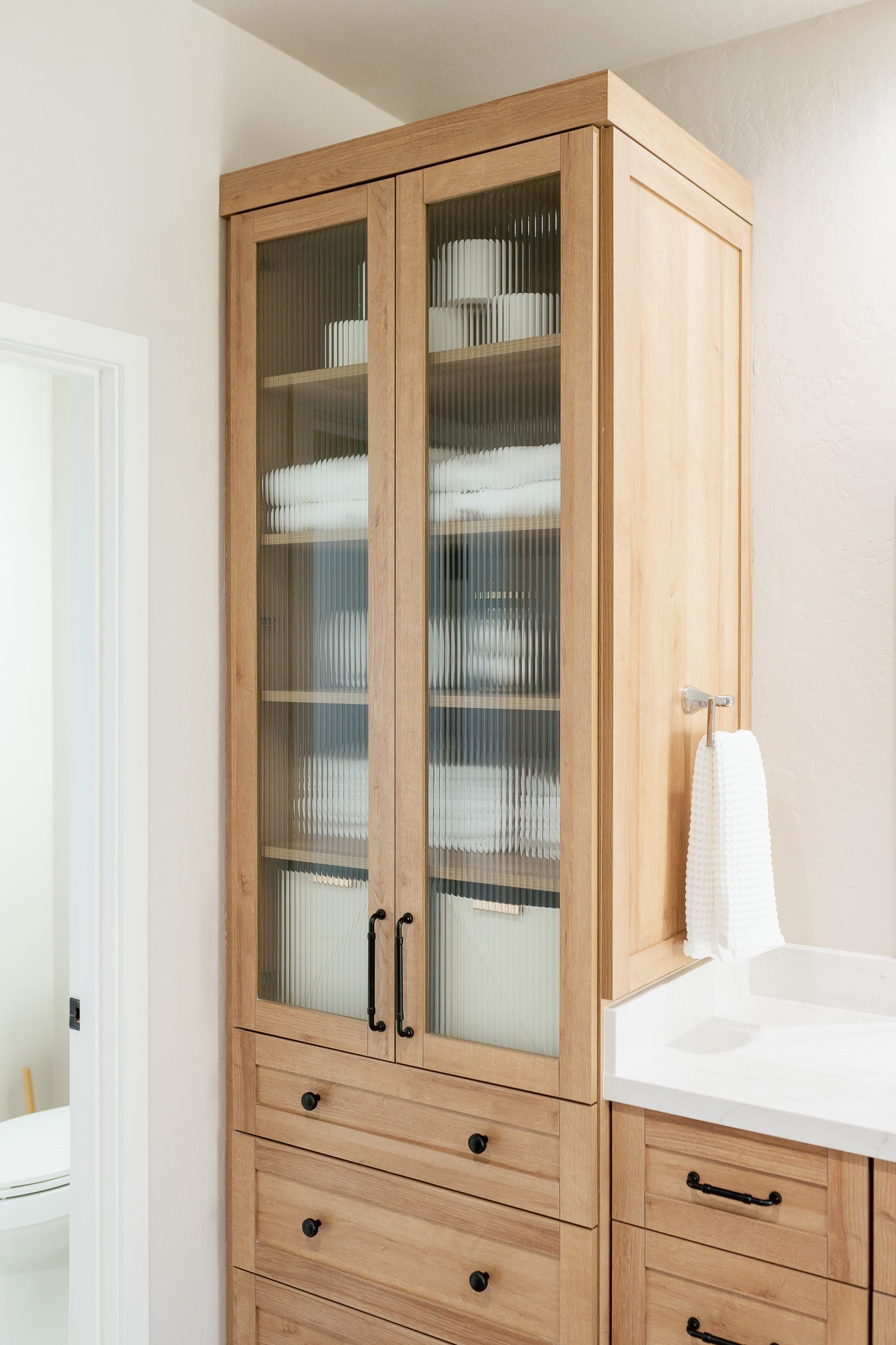 Bathroom in Summer Oak thumbnail 13