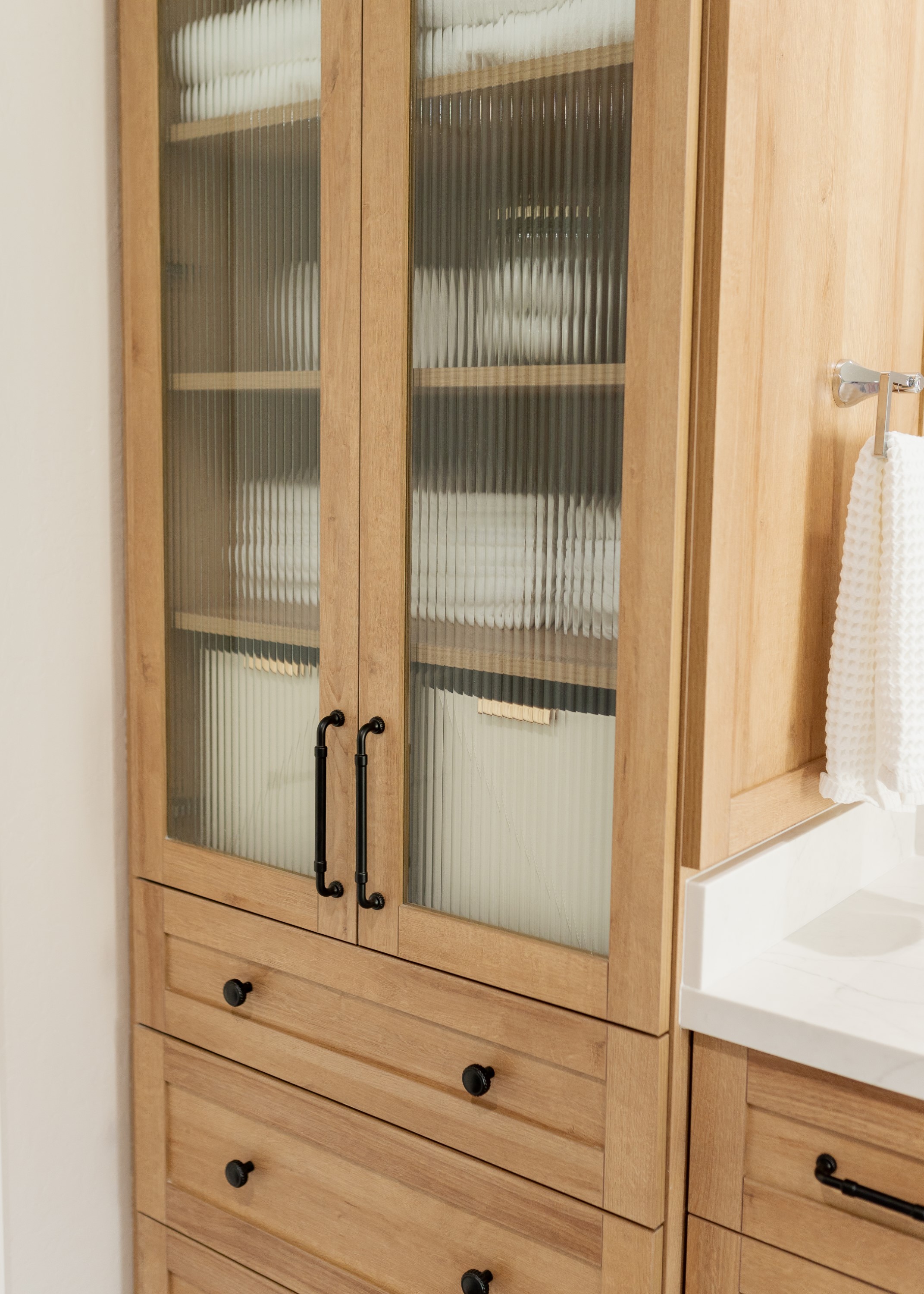 Bathroom in Summer Oak thumbnail 16