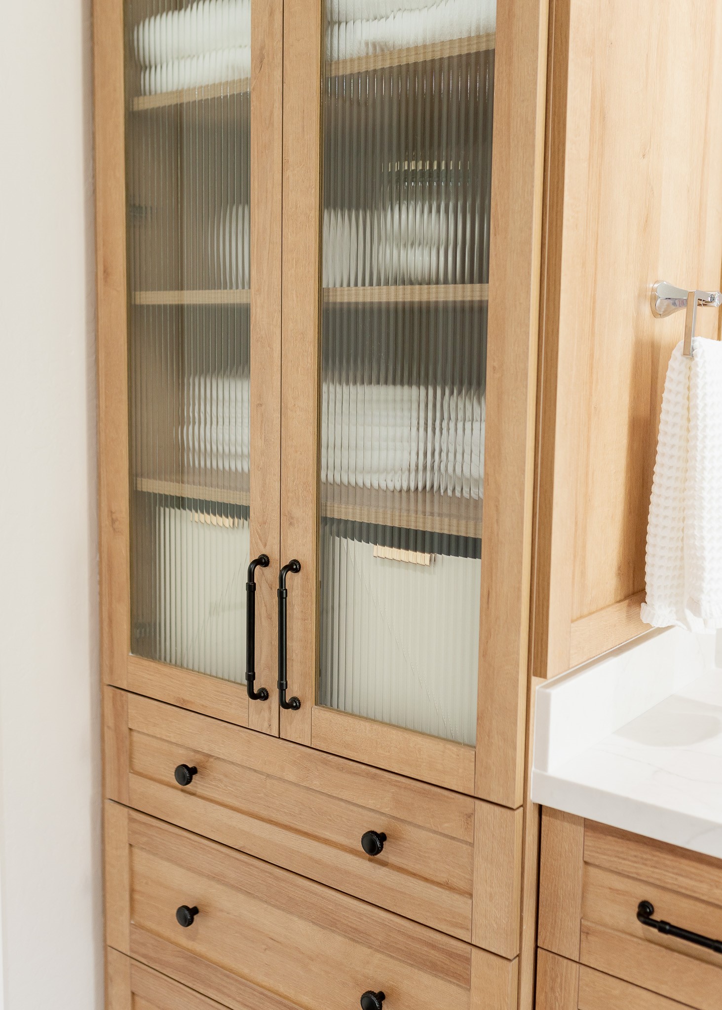 Bathroom in Summer Oak thumbnail 17