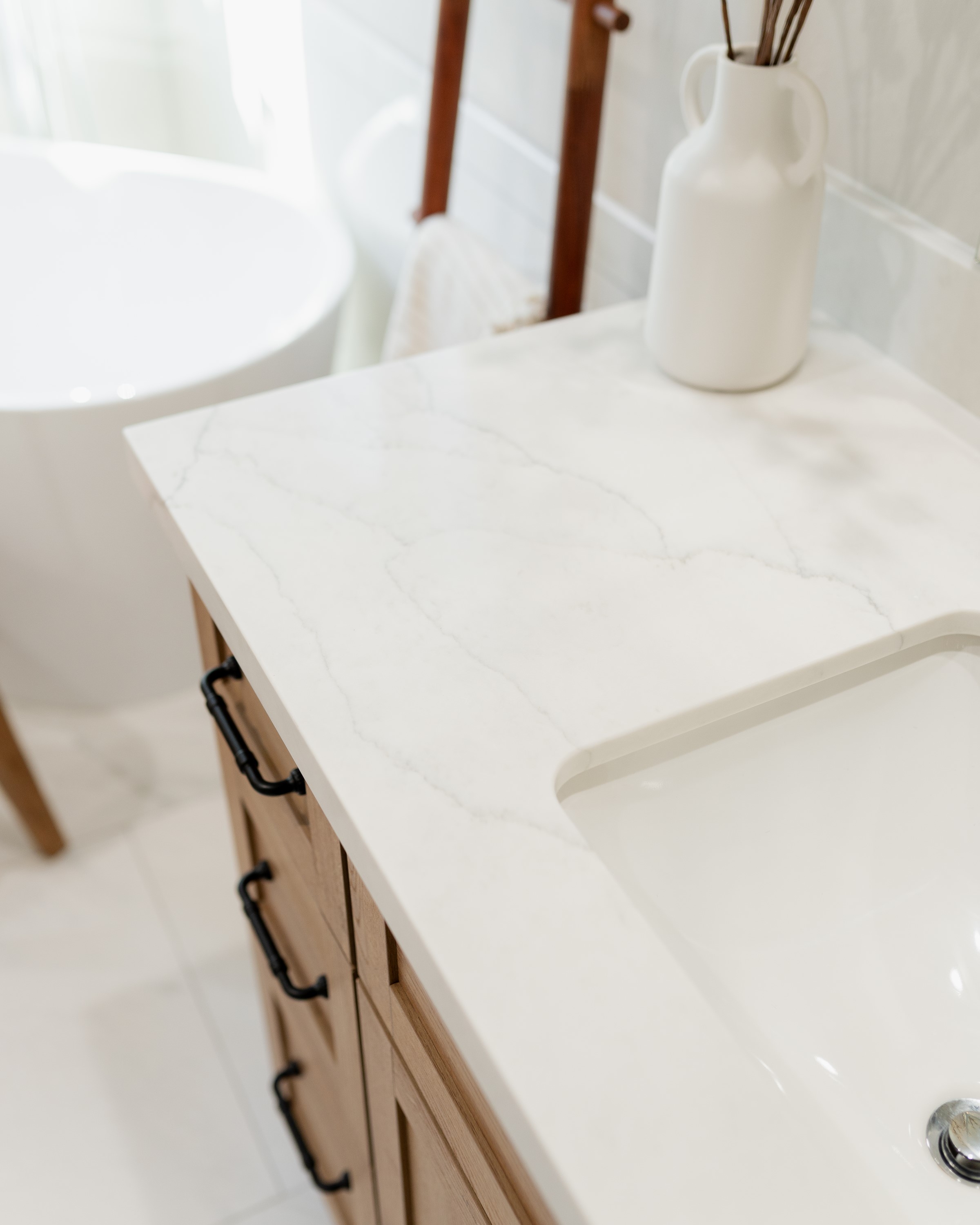 Bathroom in Summer Oak thumbnail 19