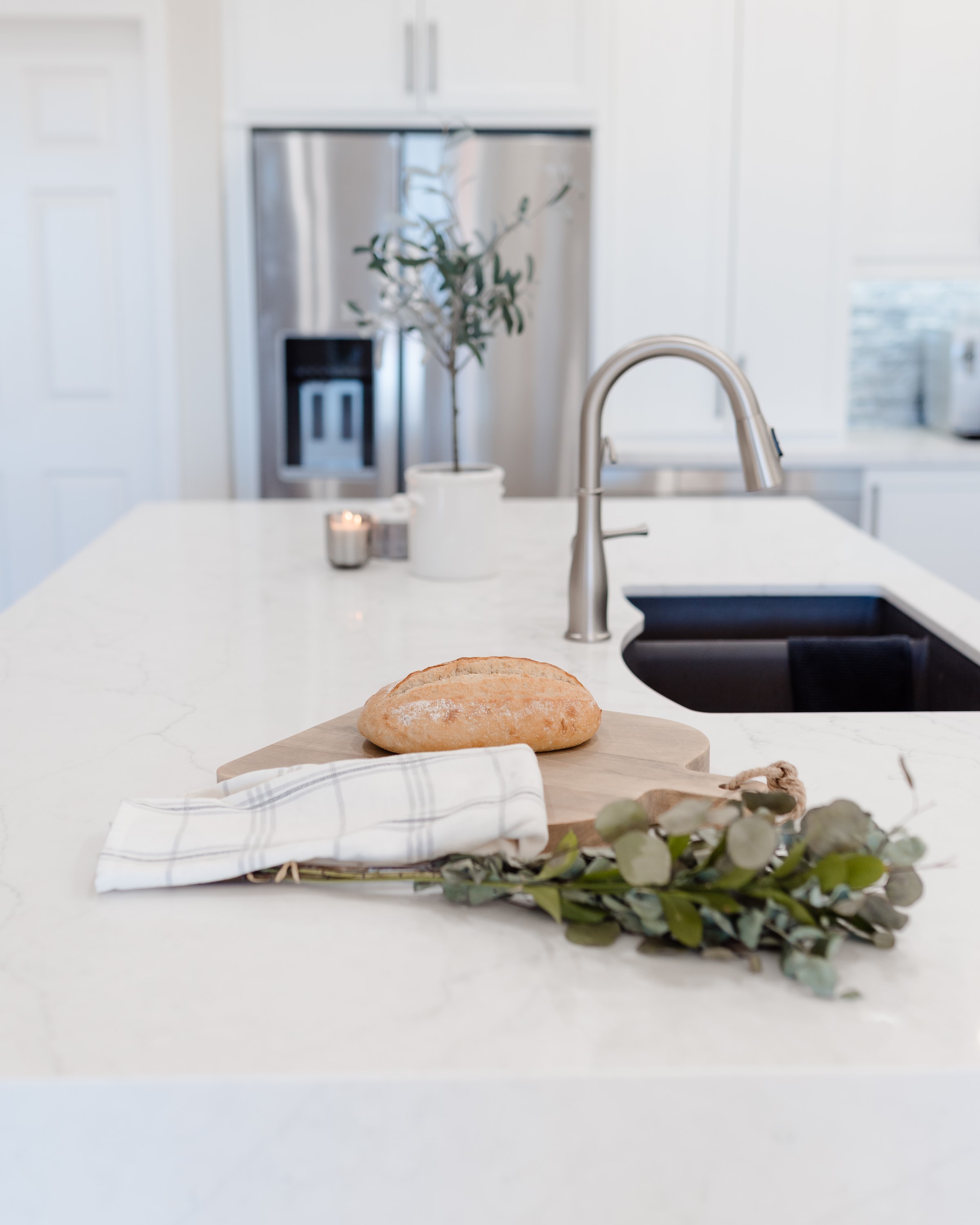 Kitchen with Island thumbnail 4