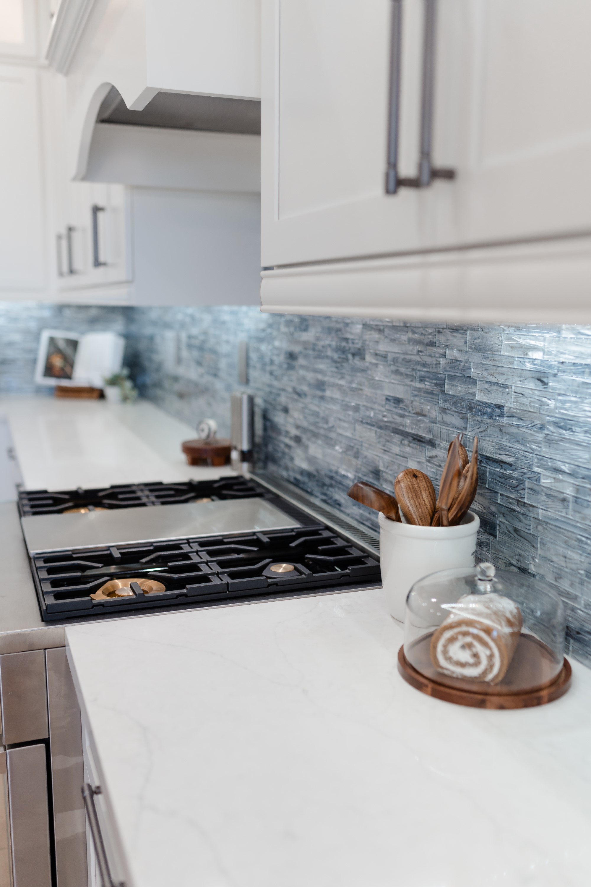 Kitchen with Island thumbnail 11