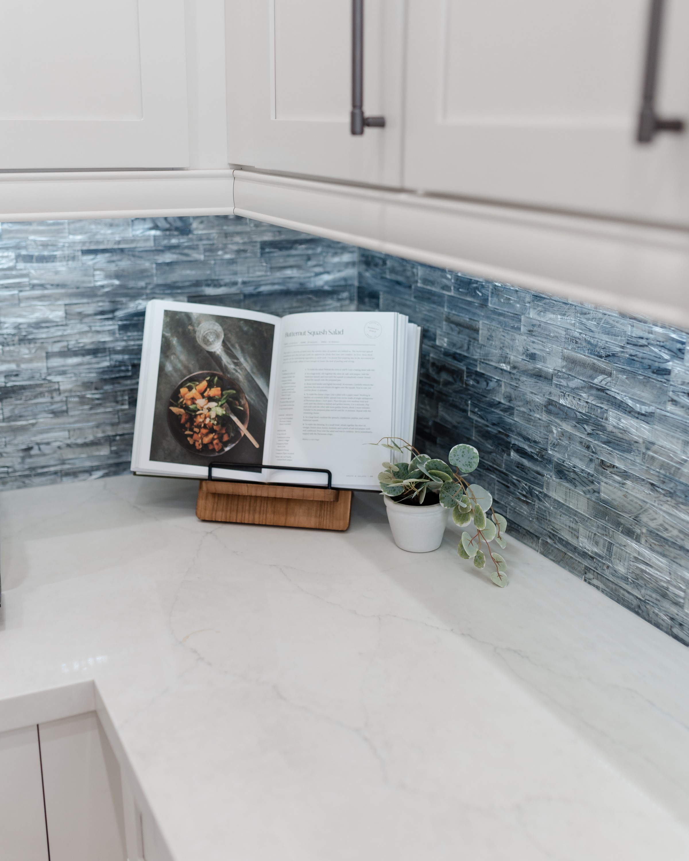 Kitchen with Island thumbnail 13