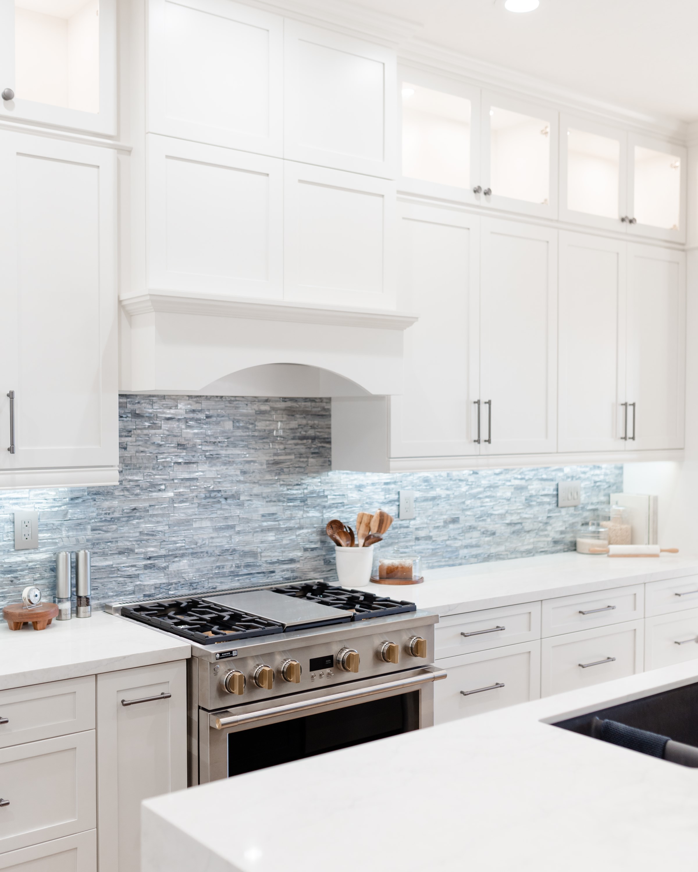 Kitchen with Island thumbnail 18