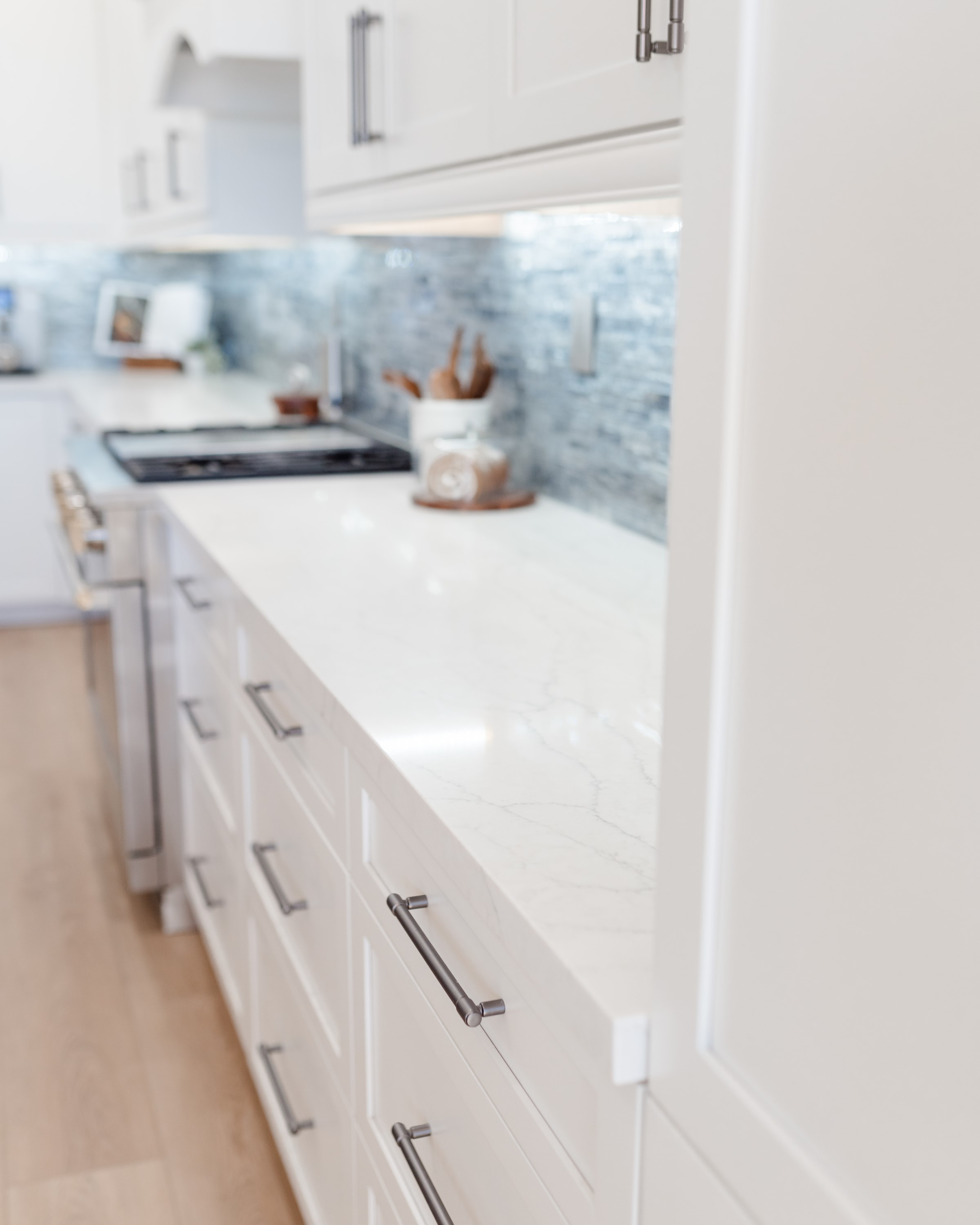 Kitchen with Island thumbnail 19